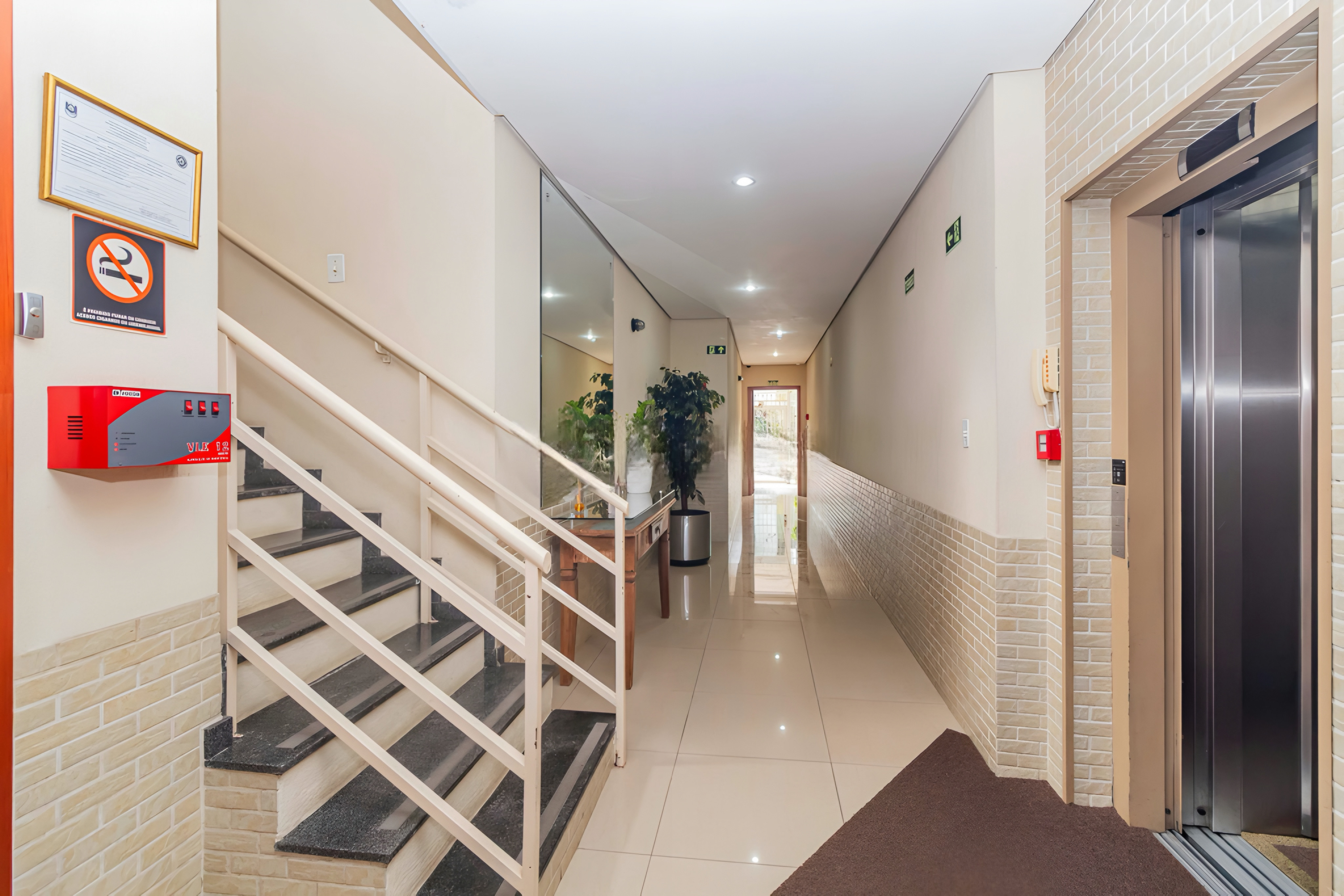 R$ 545.000 - IMPEC&Aacute;VEL APARTAMENTO - FRENTE - 94M2 - 3 DORM - 1 VAGA Rua Conselheiro Brusque Porto Alegre - 