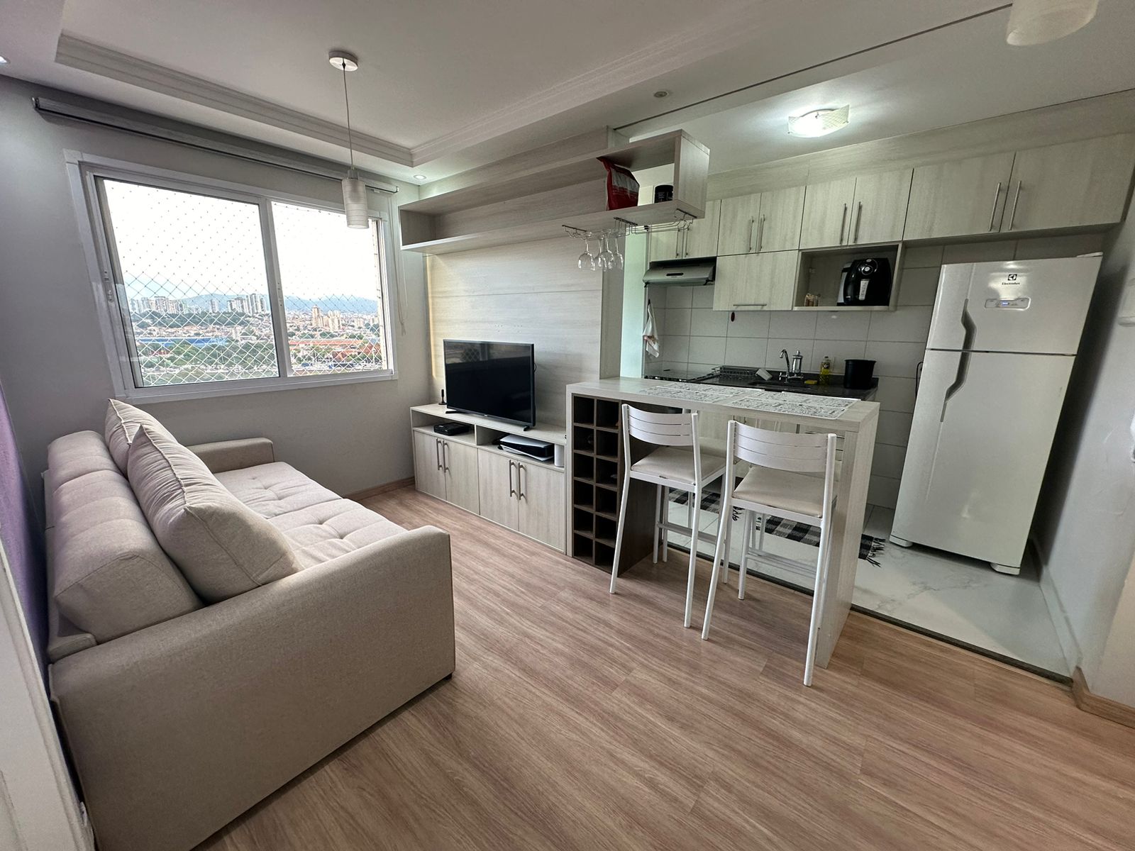 ALUGA-SE APT, 32m&sup2;, MOBILIADO - ANDAR ALTO / PORCELANATO / M&Oacute;VEIS PLANEJADOS / GARAGEM Rua Torres da Barra São Paulo - 