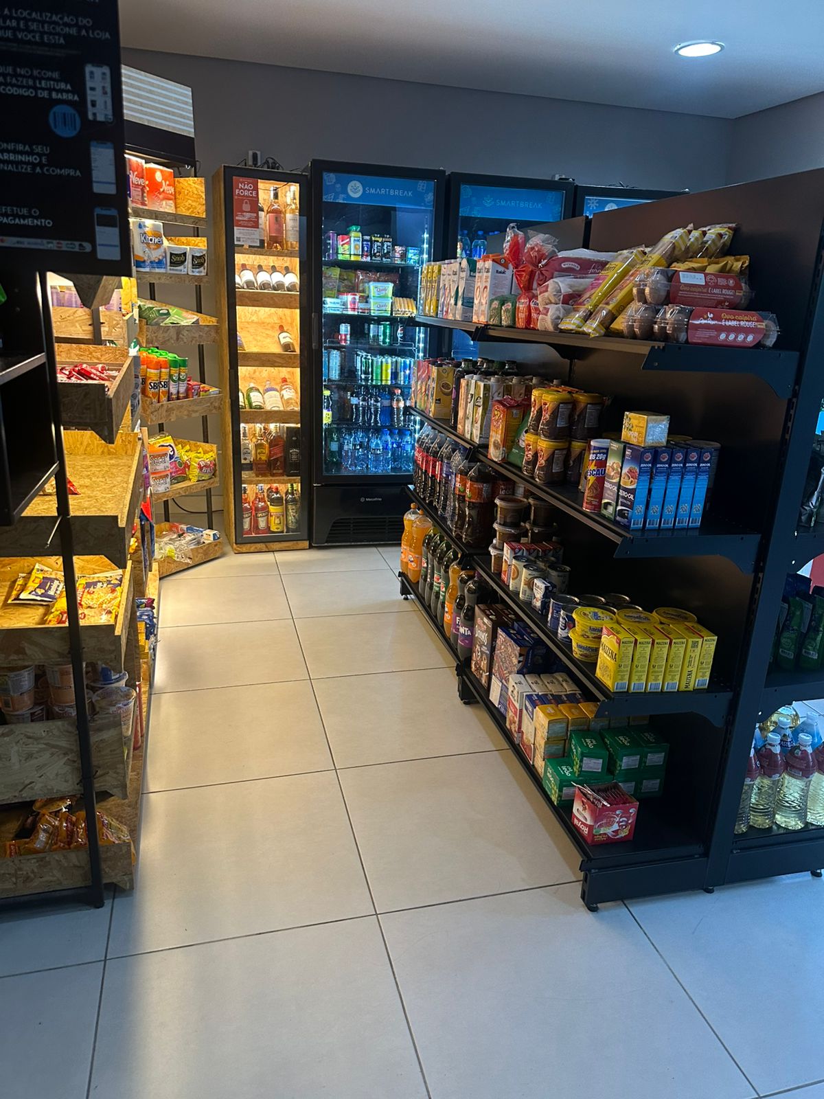 ALUGA-SE APT, 32m&sup2;, MOBILIADO - ANDAR ALTO / PORCELANATO / M&Oacute;VEIS PLANEJADOS / GARAGEM Rua Torres da Barra São Paulo - 