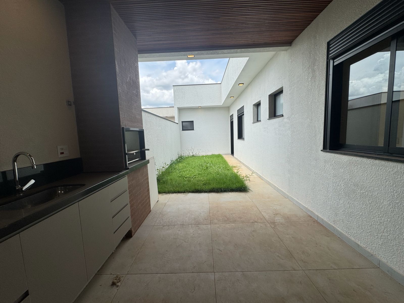 Casa T&eacute;rrea &agrave; Venda em Paul&iacute;nia &ndash; Moderna, Sustent&aacute;vel e Pronta para Morar Venida Luís Greco Paulínia - 