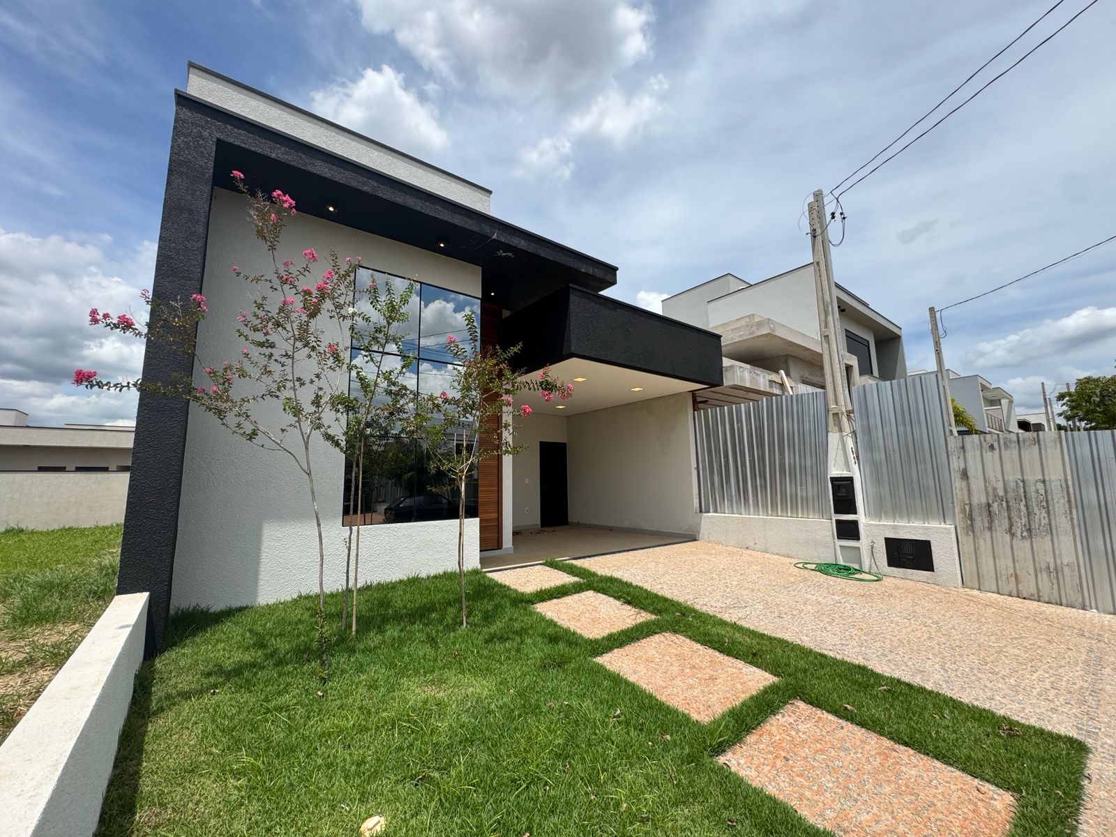 Casa T&eacute;rrea &agrave; Venda em Paul&iacute;nia &ndash; Moderna, Sustent&aacute;vel e Pronta para Morar Venida Luís Greco Paulínia - 