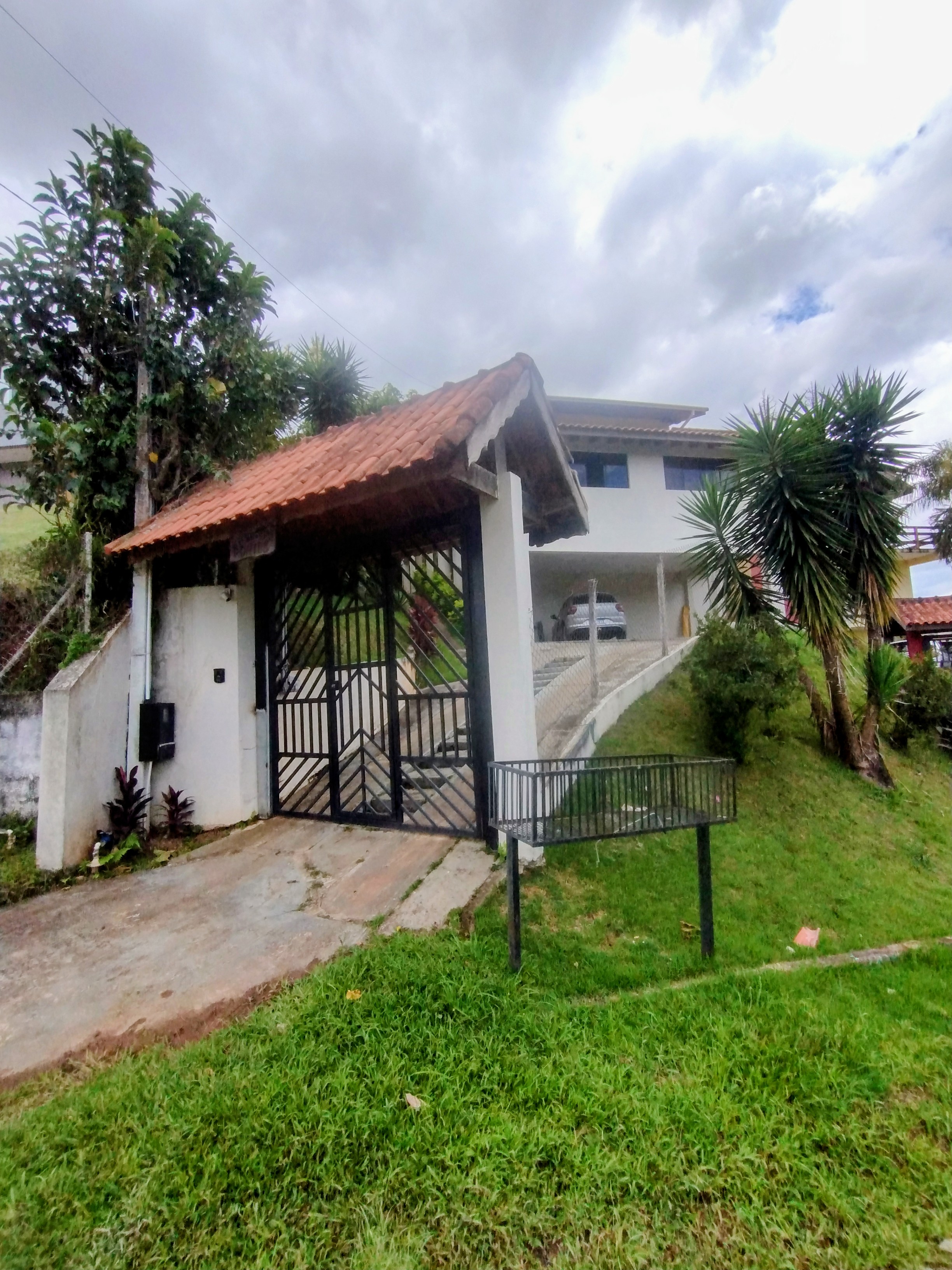 &Oacute;timo sobrado &agrave; venda no Para&iacute;so de Igarat&aacute;  Igaratá - 