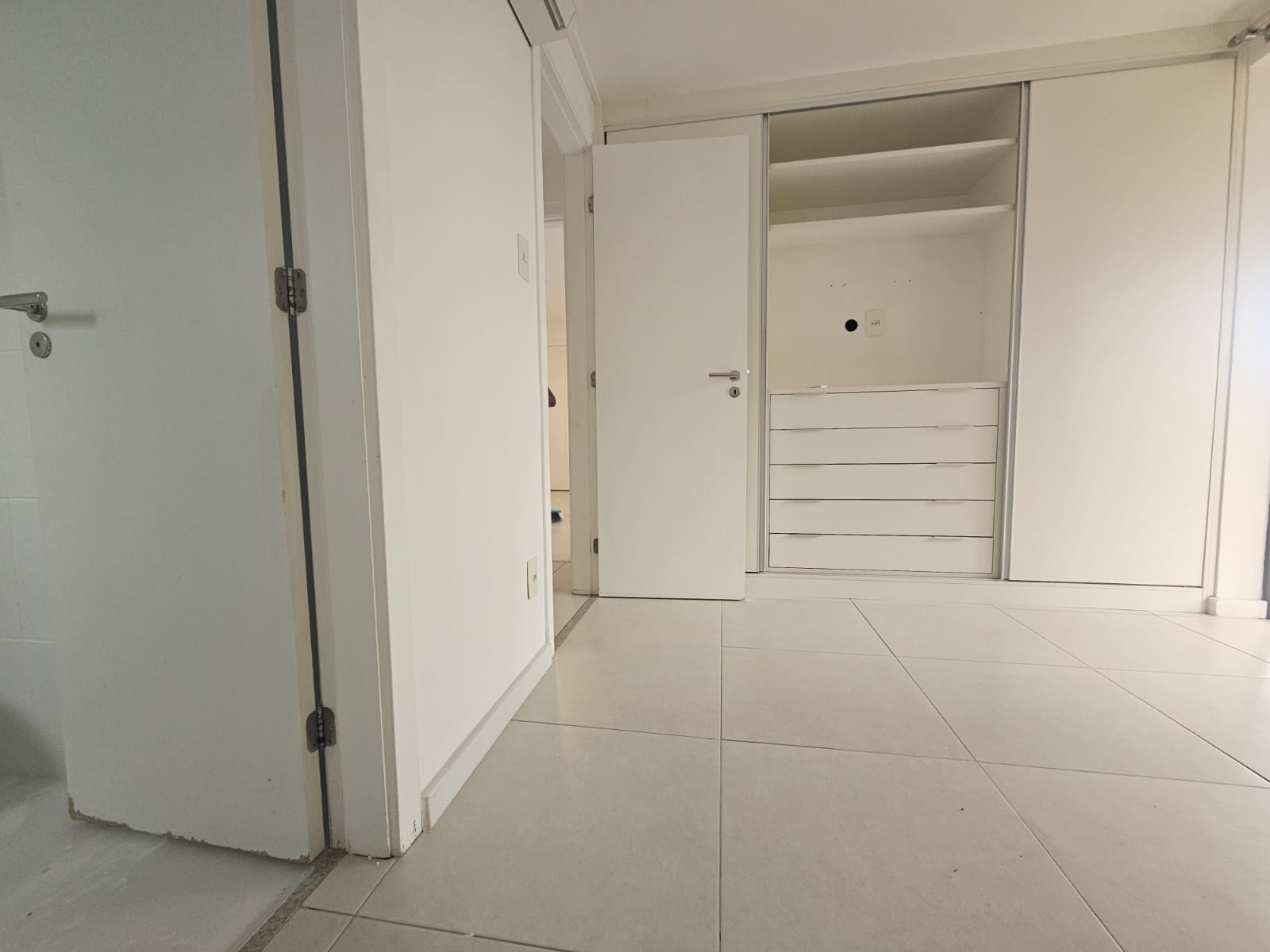 APARTAMENTO 2 SU&Iacute;TES VARANDA PISCINA ACADEMIA CHURRASQUEIRA 2 GARAGENS &Agrave; VENDA NA GRA&Ccedil;A! Rua Oito de Dezembro Salvador - 