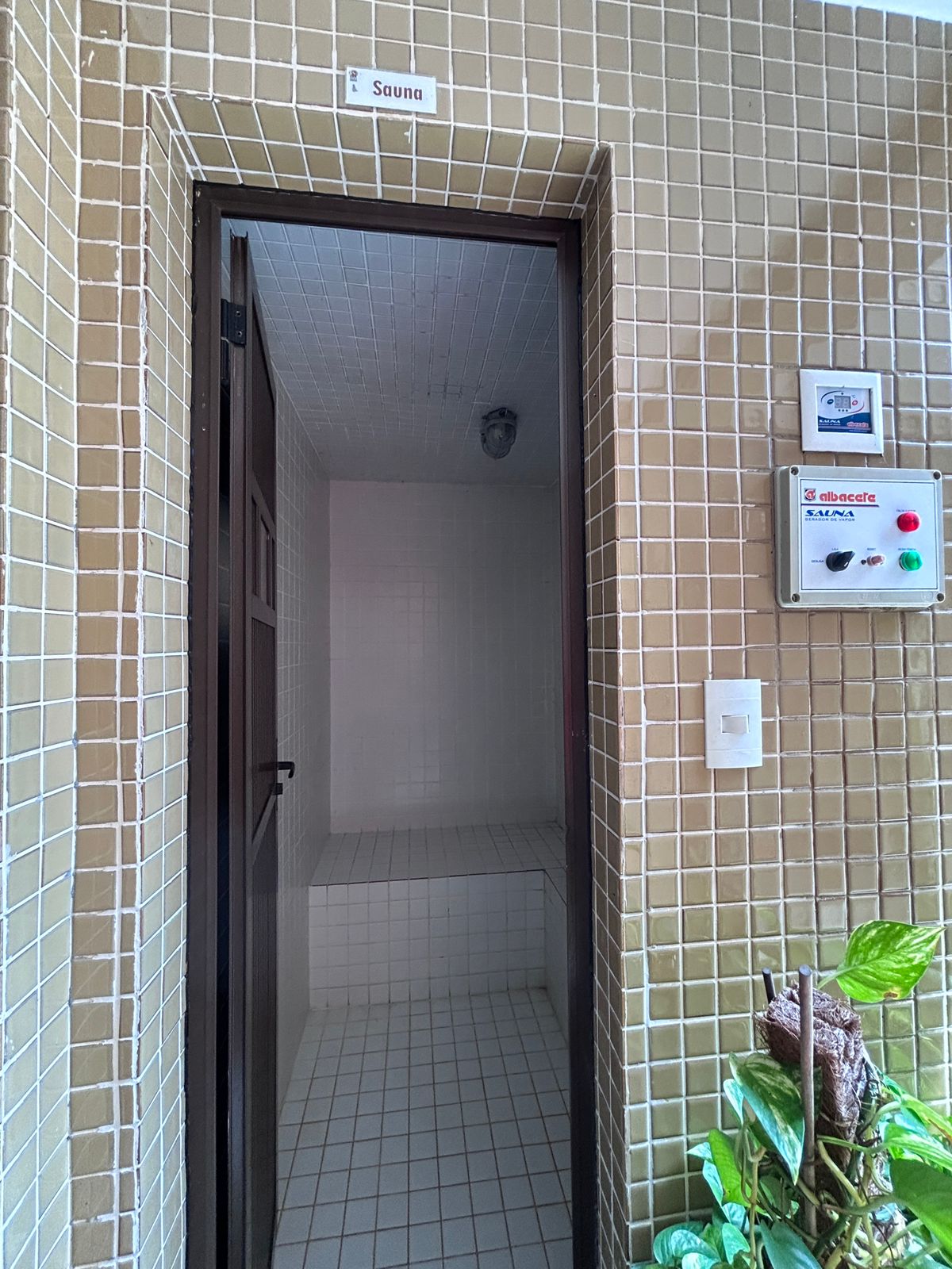 APARTAMENTO 2 SU&Iacute;TES VARANDA PISCINA ACADEMIA CHURRASQUEIRA 2 GARAGENS &Agrave; VENDA NA GRA&Ccedil;A! Rua Oito de Dezembro Salvador - 