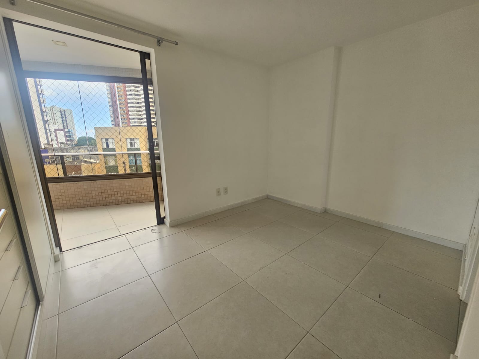 APARTAMENTO 2 SU&Iacute;TES VARANDA PISCINA ACADEMIA CHURRASQUEIRA 2 GARAGENS &Agrave; VENDA NA GRA&Ccedil;A! Rua Oito de Dezembro Salvador - 