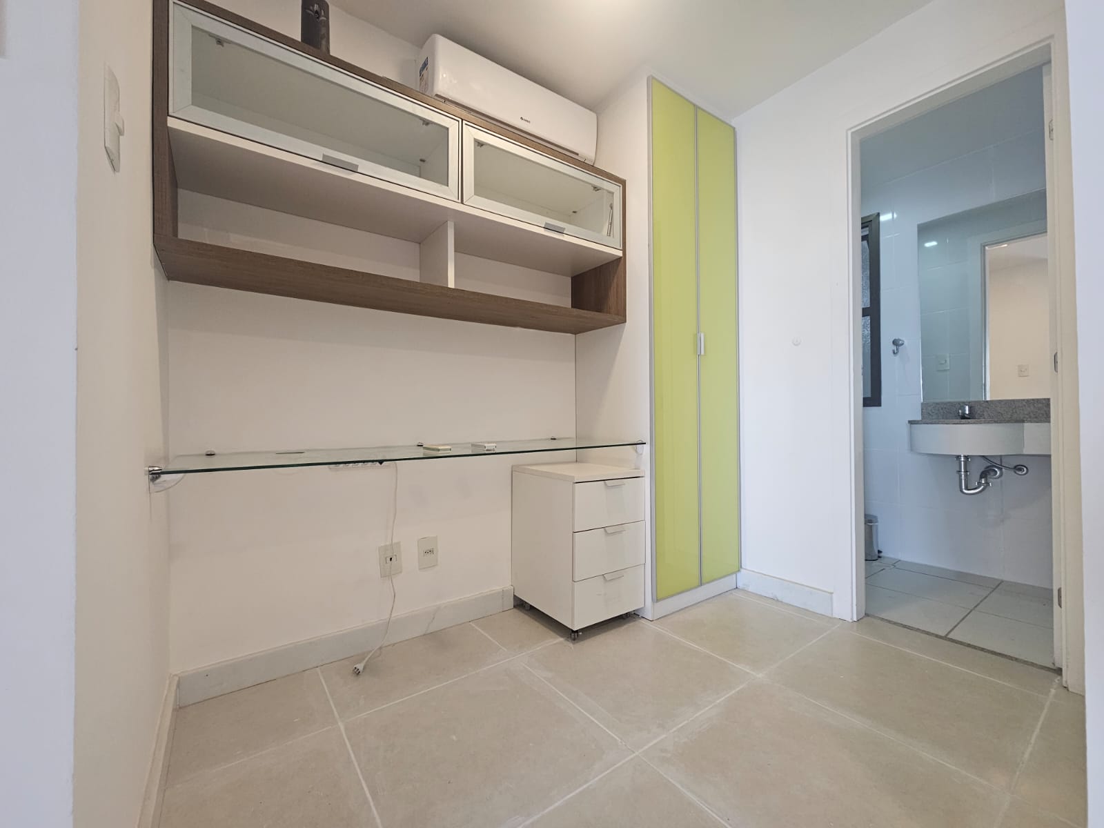 APARTAMENTO 2 SU&Iacute;TES VARANDA PISCINA ACADEMIA CHURRASQUEIRA 2 GARAGENS &Agrave; VENDA NA GRA&Ccedil;A! Rua Oito de Dezembro Salvador - 