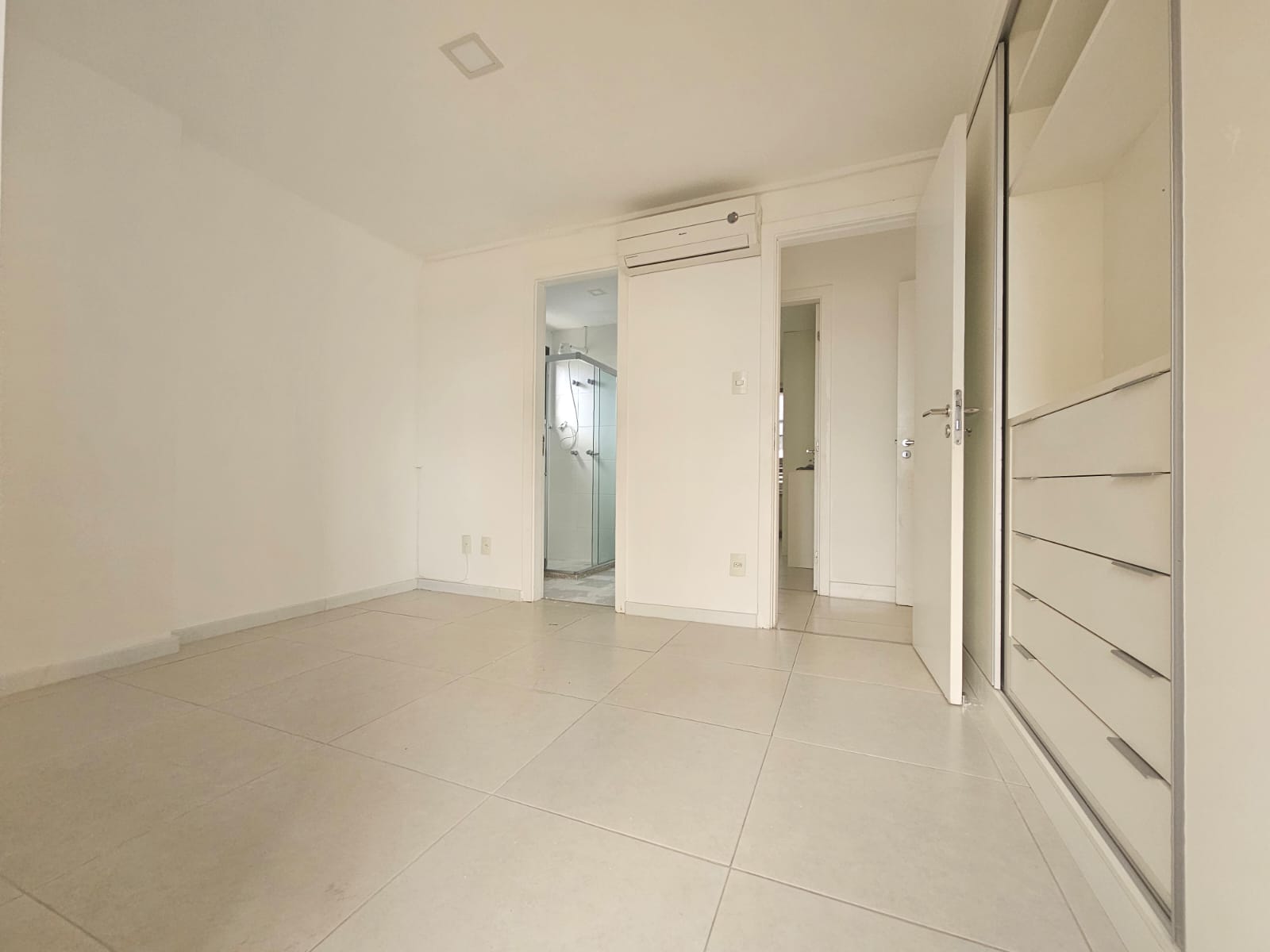 APARTAMENTO 2 SU&Iacute;TES VARANDA PISCINA ACADEMIA CHURRASQUEIRA 2 GARAGENS &Agrave; VENDA NA GRA&Ccedil;A! Rua Oito de Dezembro Salvador - 