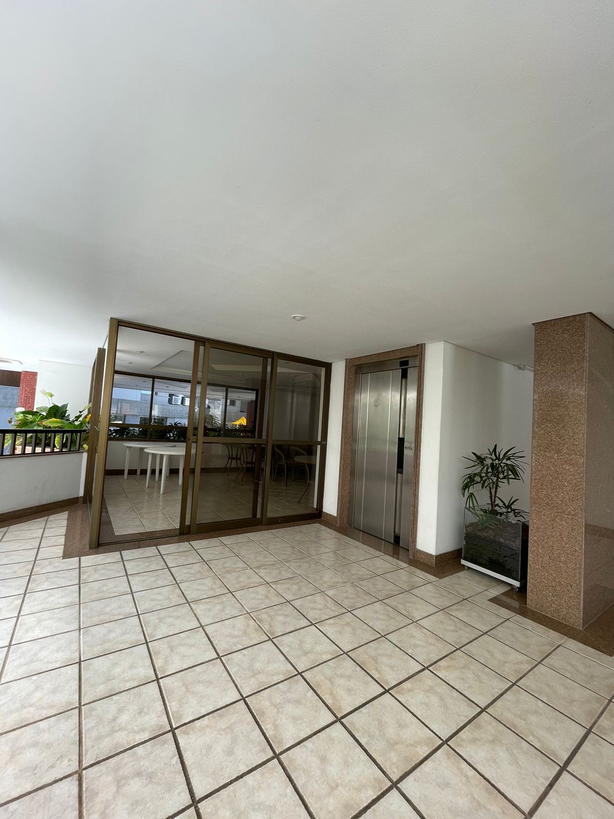 APARTAMENTO 2 QUARTOS SU&Iacute;TE 2 VARANDAS 2 GARAGENS PISCINA ELEVADOR &Agrave; VENDA NA GRA&Ccedil;A! Rua Santa Rita de Cássia Salvador - 