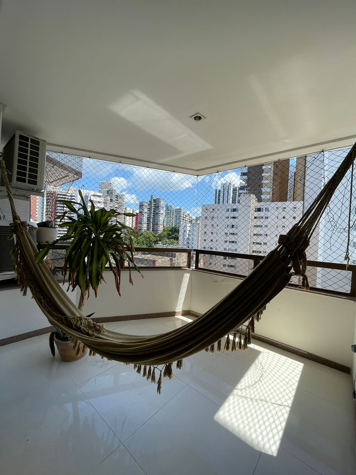APARTAMENTO 2 QUARTOS SU&Iacute;TE 2 VARANDAS 2 GARAGENS PISCINA ELEVADOR &Agrave; VENDA NA GRA&Ccedil;A! Rua Santa Rita de Cássia Salvador - 