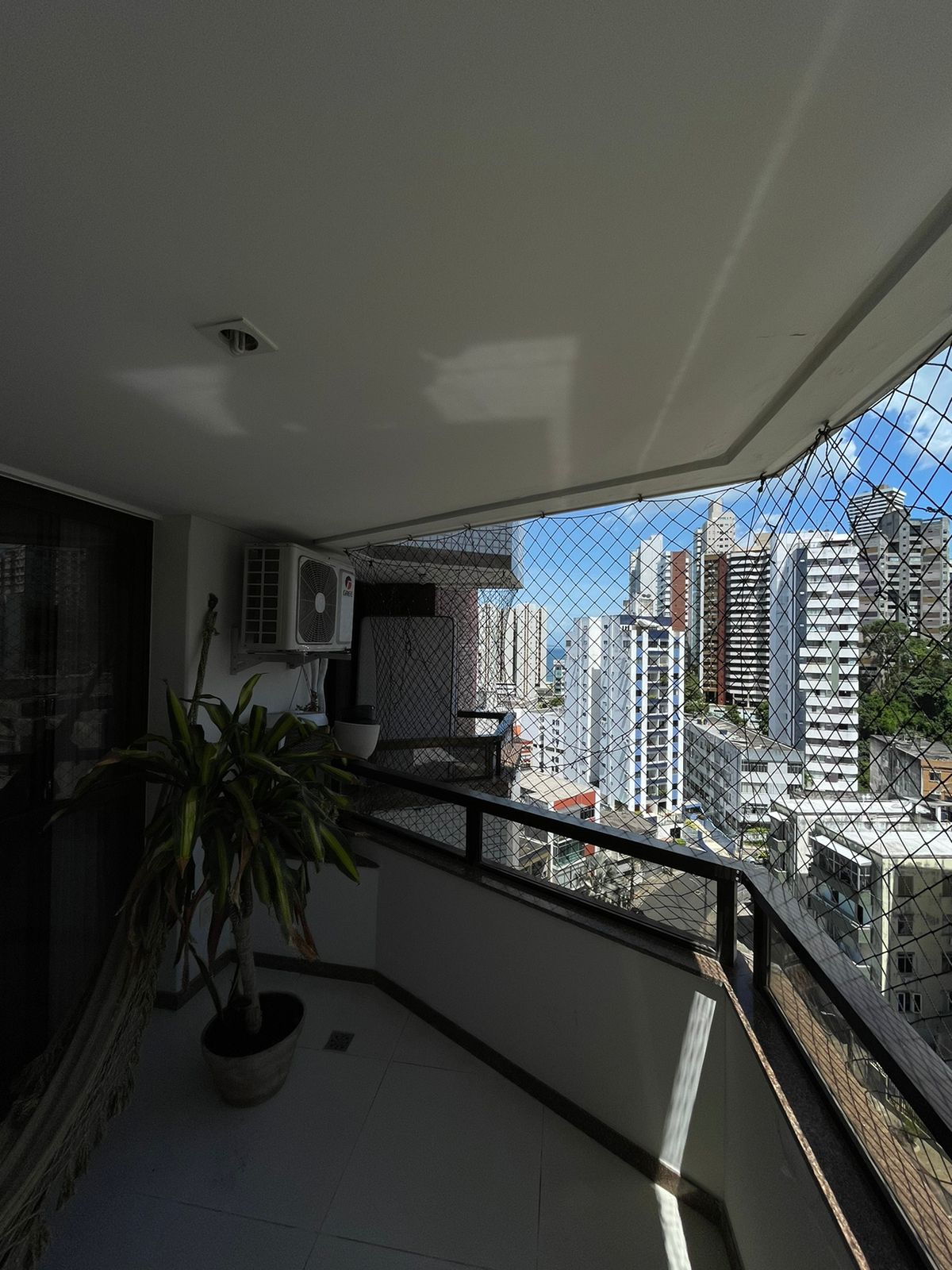 APARTAMENTO 2 QUARTOS SU&Iacute;TE 2 VARANDAS 2 GARAGENS PISCINA ELEVADOR &Agrave; VENDA NA GRA&Ccedil;A! Rua Santa Rita de Cássia Salvador - 