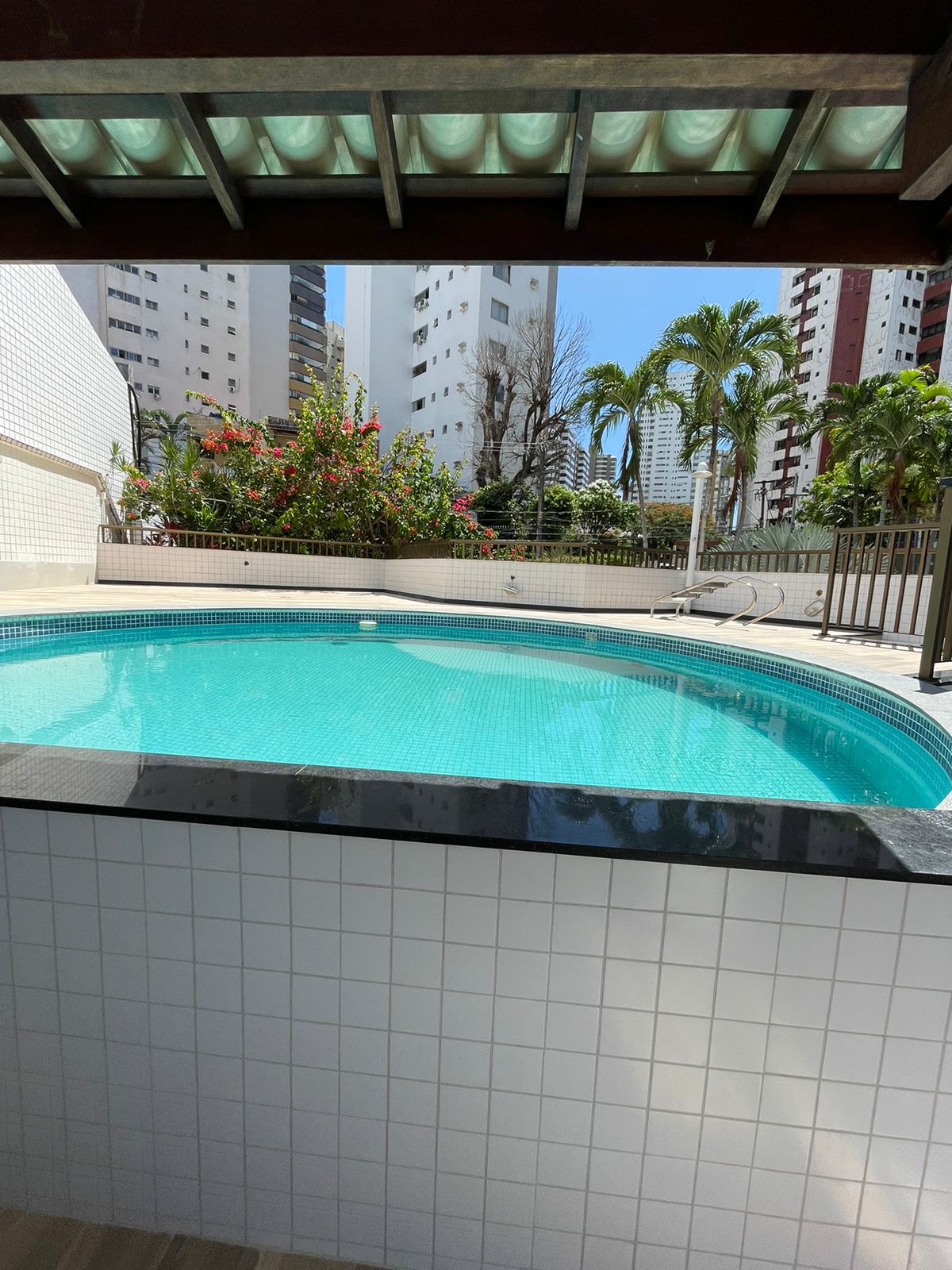 APARTAMENTO 2 QUARTOS SU&Iacute;TE 2 VARANDAS 2 GARAGENS PISCINA ELEVADOR &Agrave; VENDA NA GRA&Ccedil;A! Rua Santa Rita de Cássia Salvador - 