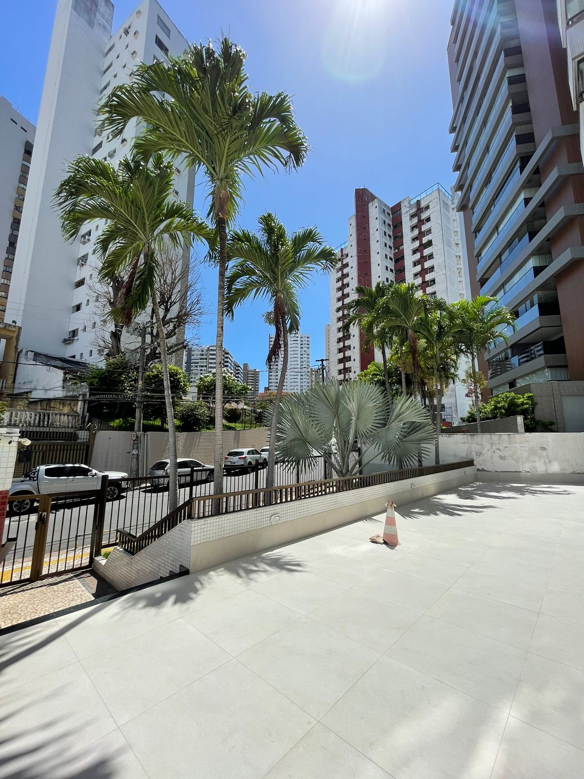 APARTAMENTO 2 QUARTOS SU&Iacute;TE 2 VARANDAS 2 GARAGENS PISCINA ELEVADOR &Agrave; VENDA NA GRA&Ccedil;A! Rua Santa Rita de Cássia Salvador - 