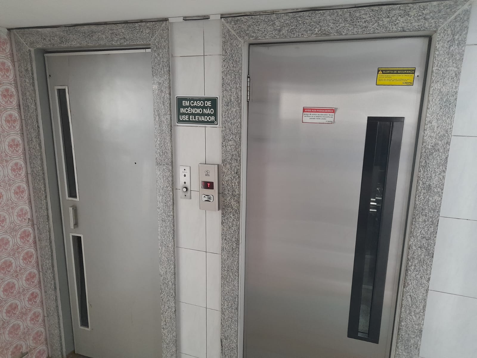 APARTAMENTO 2 QUARTOS 2 SU&Iacute;TES NASCENTE SALA COZINHA ELEVADORES &Agrave; VENDA NA GRA&Ccedil;A! Rua Teixeira Leal Salvador - 