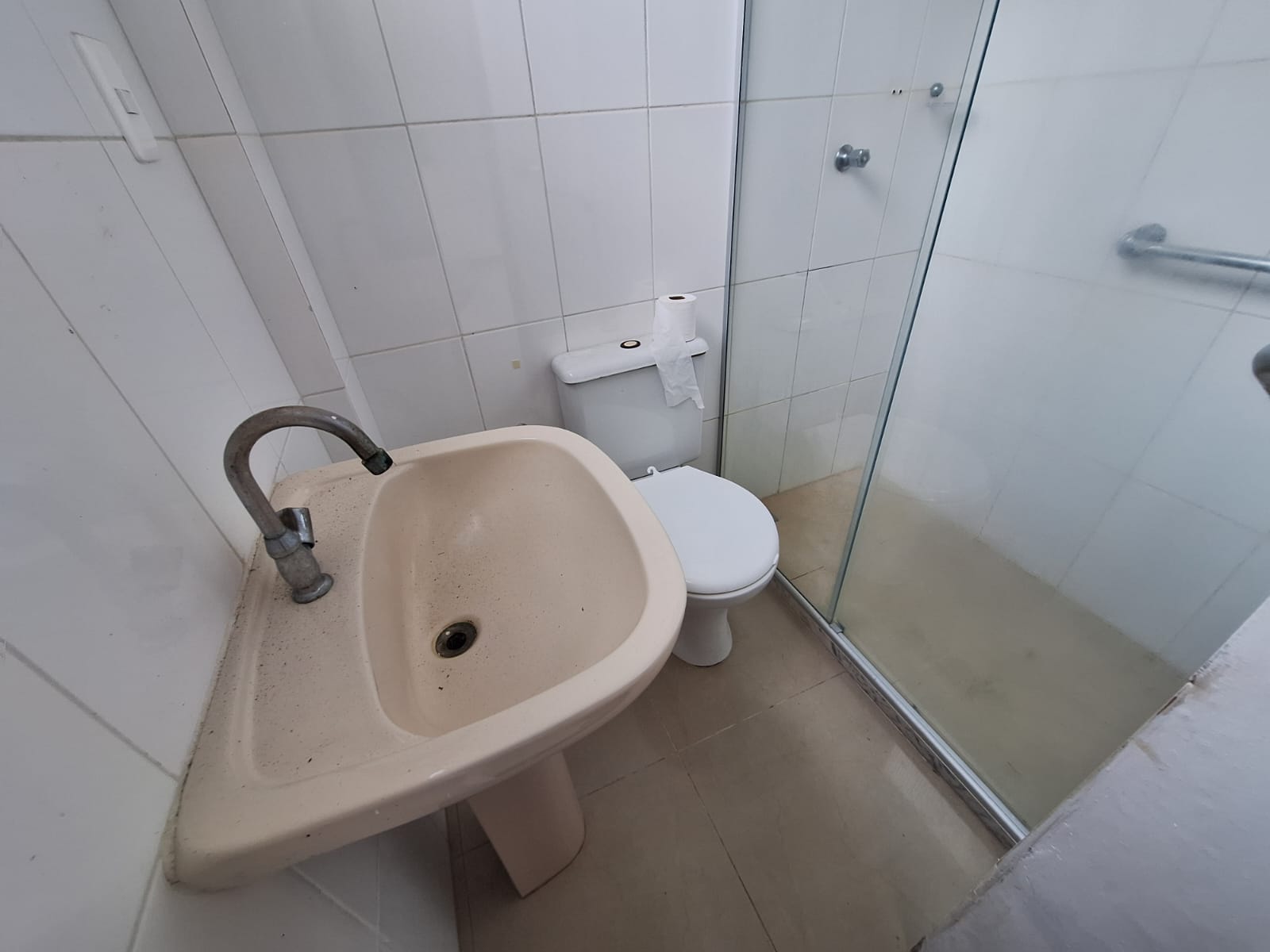 APARTAMENTO 2 QUARTOS 2 SU&Iacute;TES NASCENTE SALA COZINHA ELEVADORES &Agrave; VENDA NA GRA&Ccedil;A! Rua Teixeira Leal Salvador - 