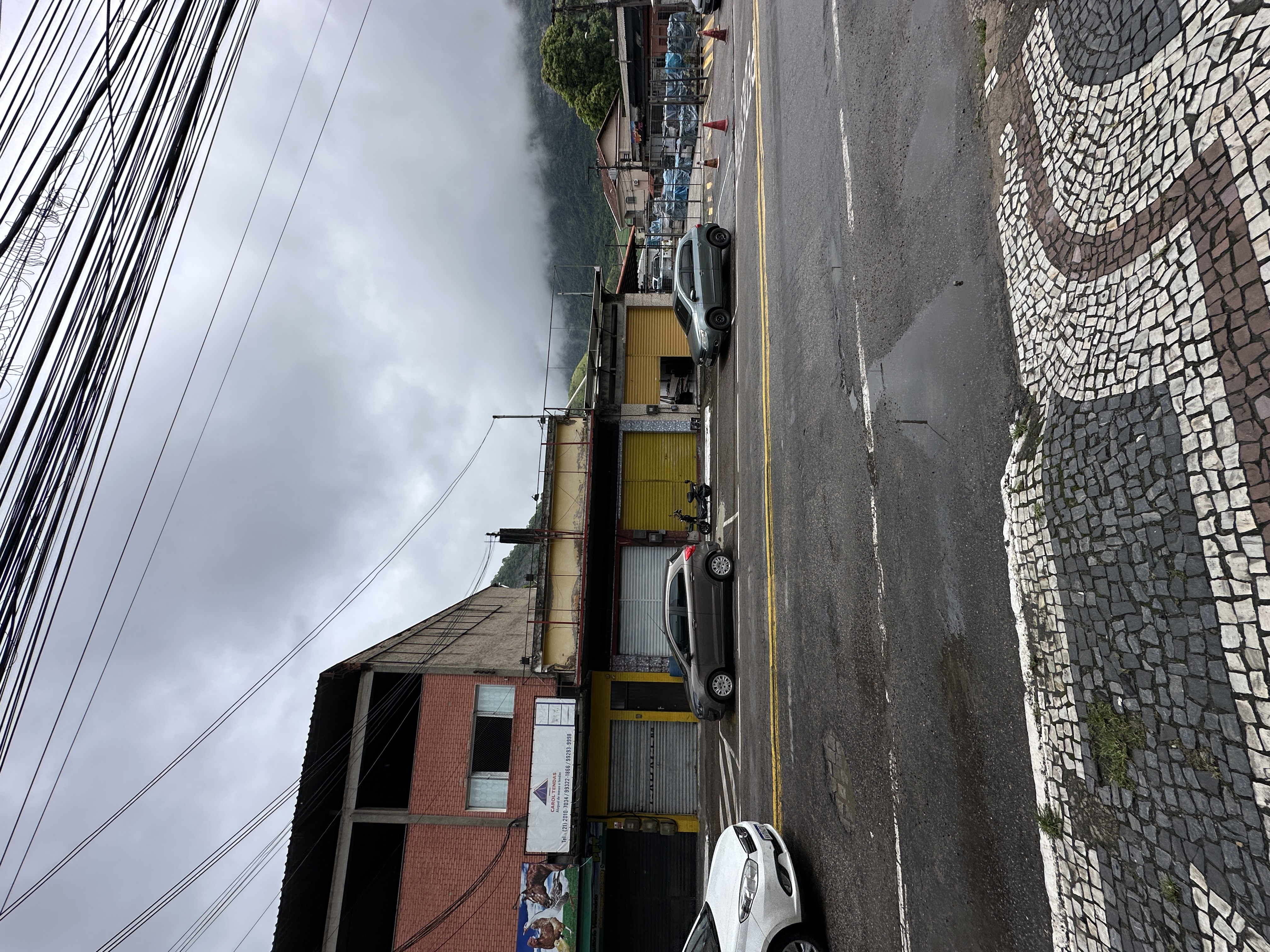 Loja comercial com 252 m&sup2;, localizada na Avenida Deus de Deus, principal via de Guapimirim Avenida Dedo de Deus Guapimirim - 