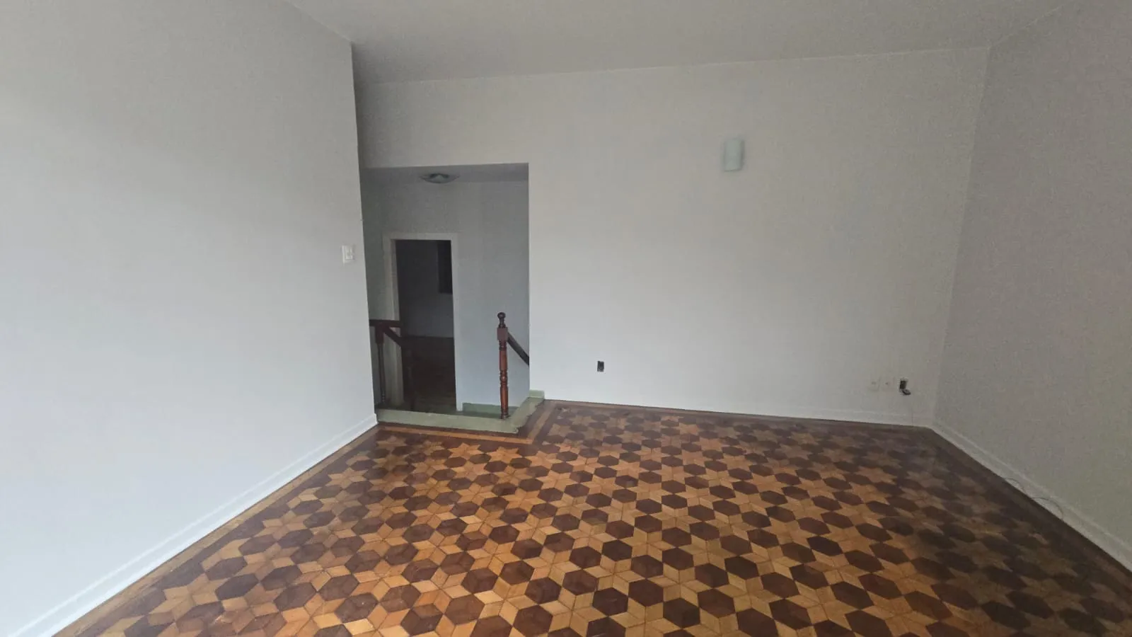 Bel&iacute;ssima casa a venda em bairro tranquilo no Morumbi Rua Professor Egas Moniz - - 