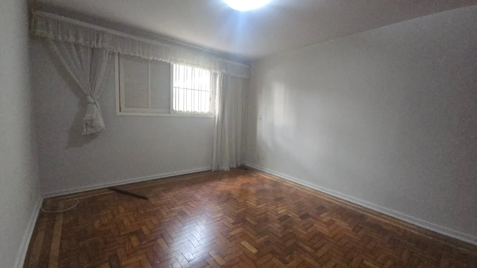 Bel&iacute;ssima casa a venda em bairro tranquilo no Morumbi Rua Professor Egas Moniz - - 