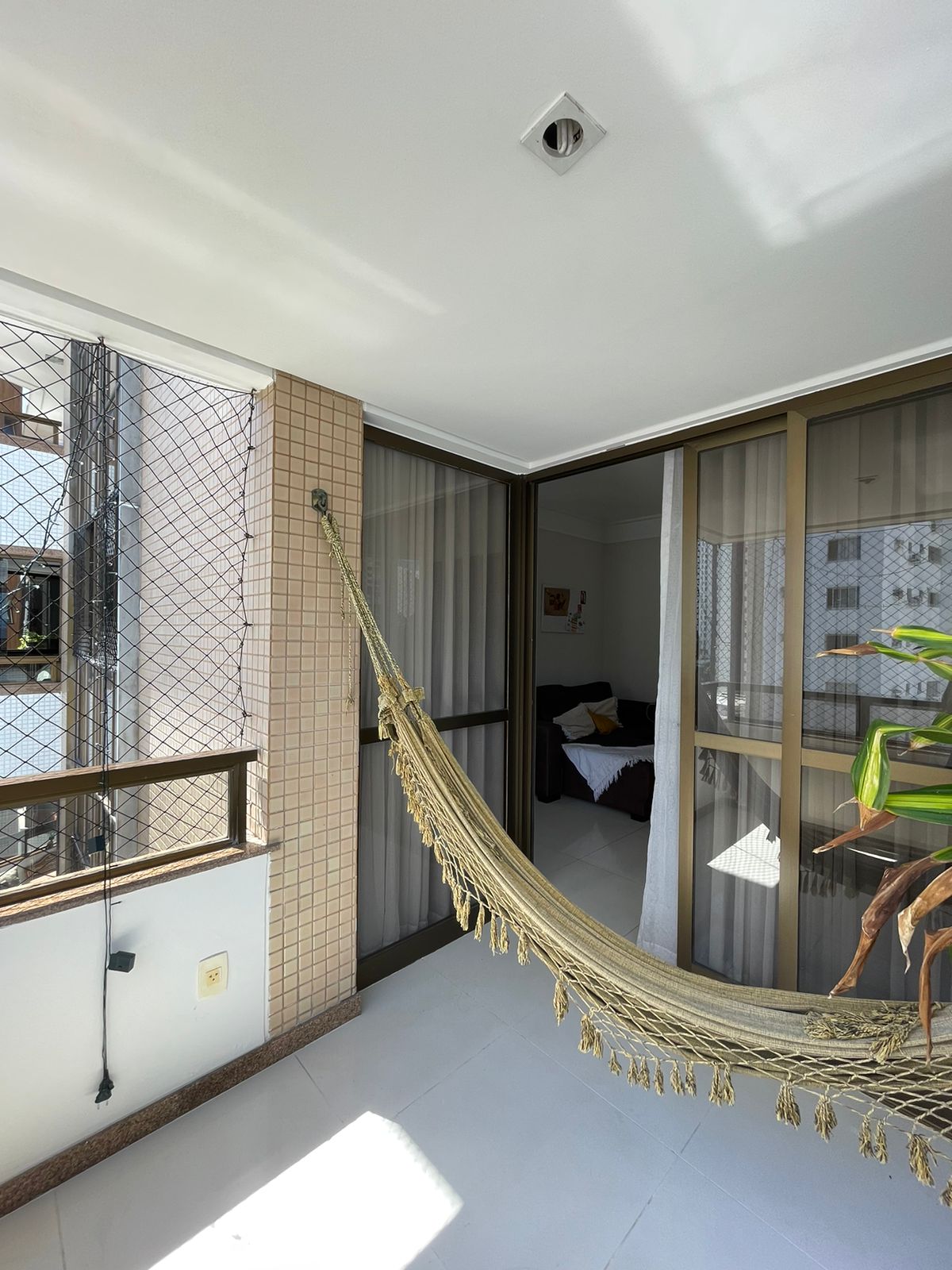 APARTAMENTO 2 QUARTOS SU&Iacute;TE 2 VARANDAS 2 GARAGENS PISCINA ELEVADOR &Agrave; VENDA NA GRA&Ccedil;A! Rua Santa Rita de Cássia Salvador - 