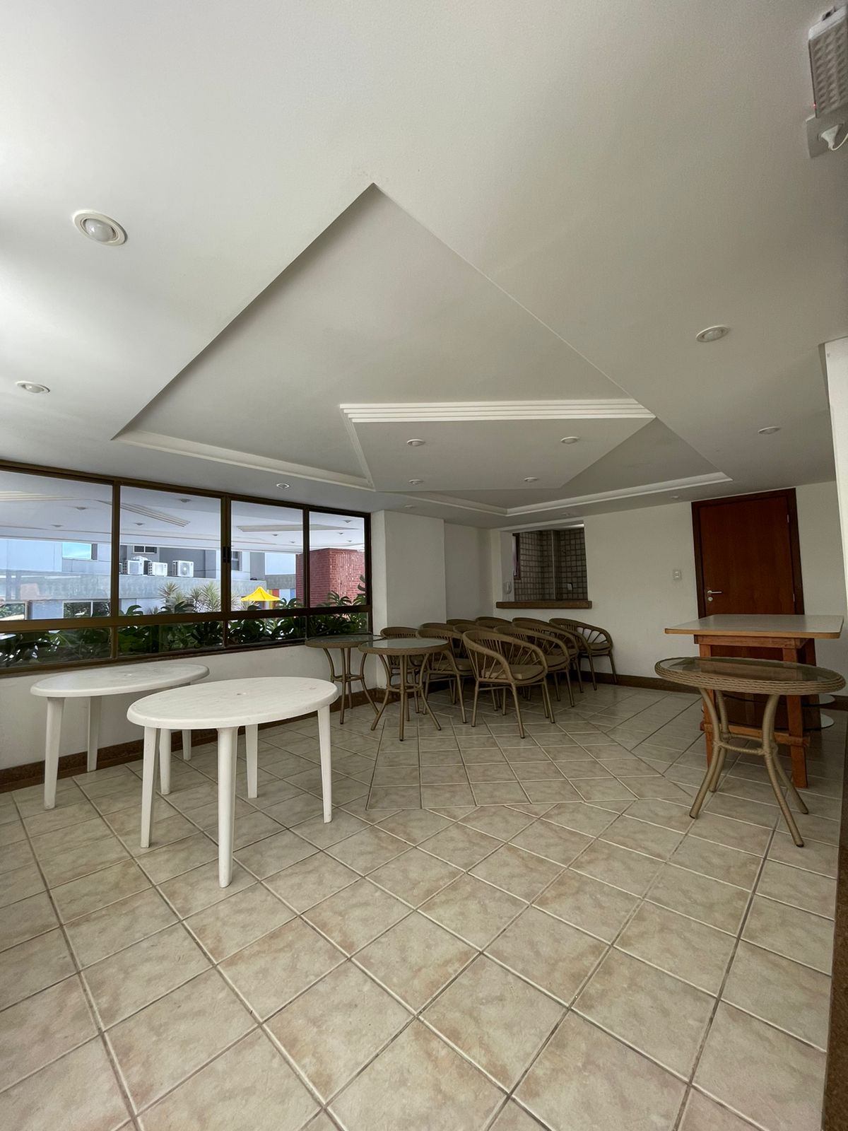 APARTAMENTO 2 QUARTOS SU&Iacute;TE 2 VARANDAS 2 GARAGENS PISCINA ELEVADOR &Agrave; VENDA NA GRA&Ccedil;A! Rua Santa Rita de Cássia Salvador - 