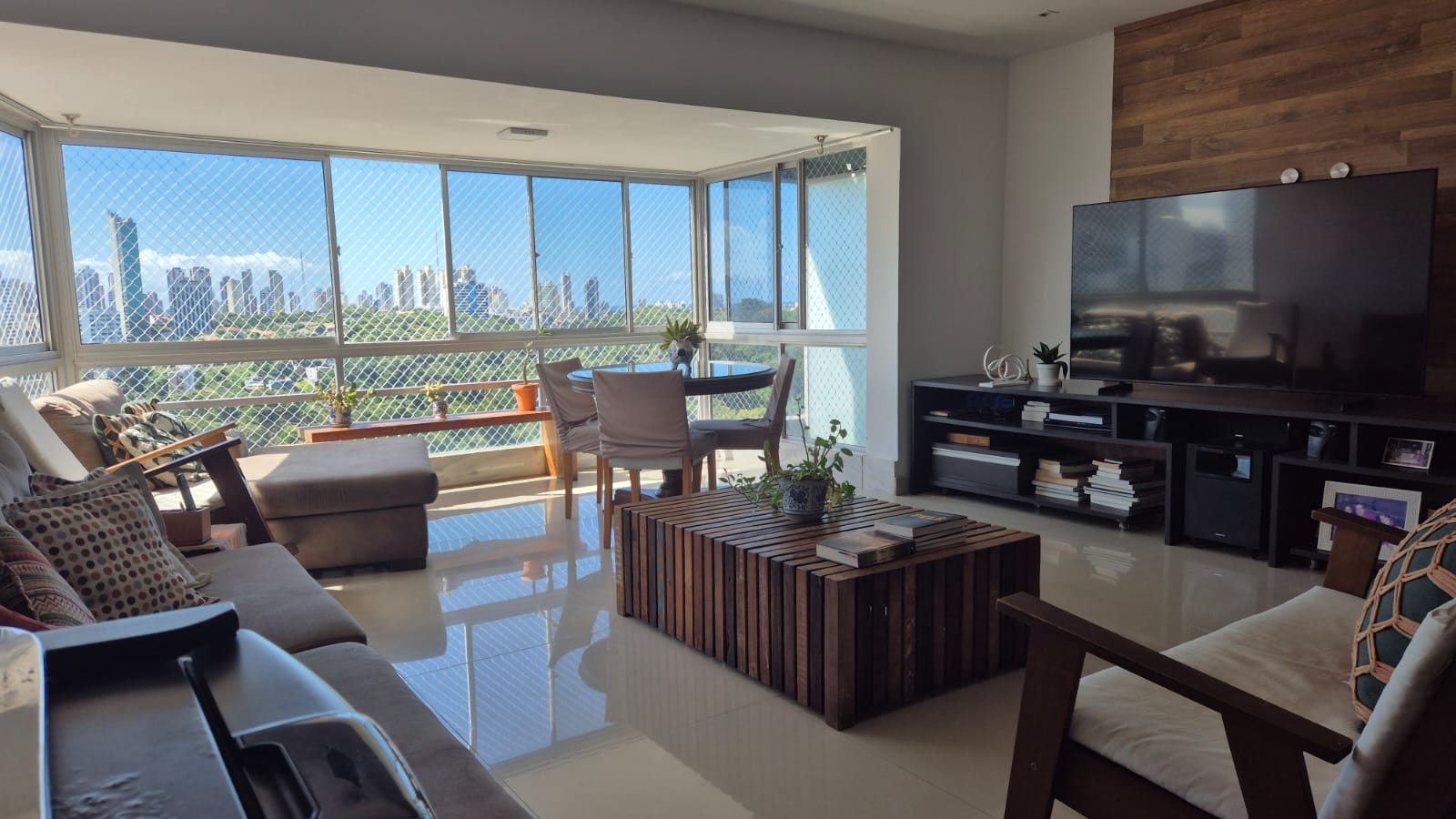 APARTAMENTO 3 QUARTOS 2 SU&Iacute;TES VARANDA NASCENTE ELEVADOR PORTARIA &Agrave; VENDA NA FEDERA&Ccedil;&Atilde;O! Rua Professor Aristides Novis Salvador - 