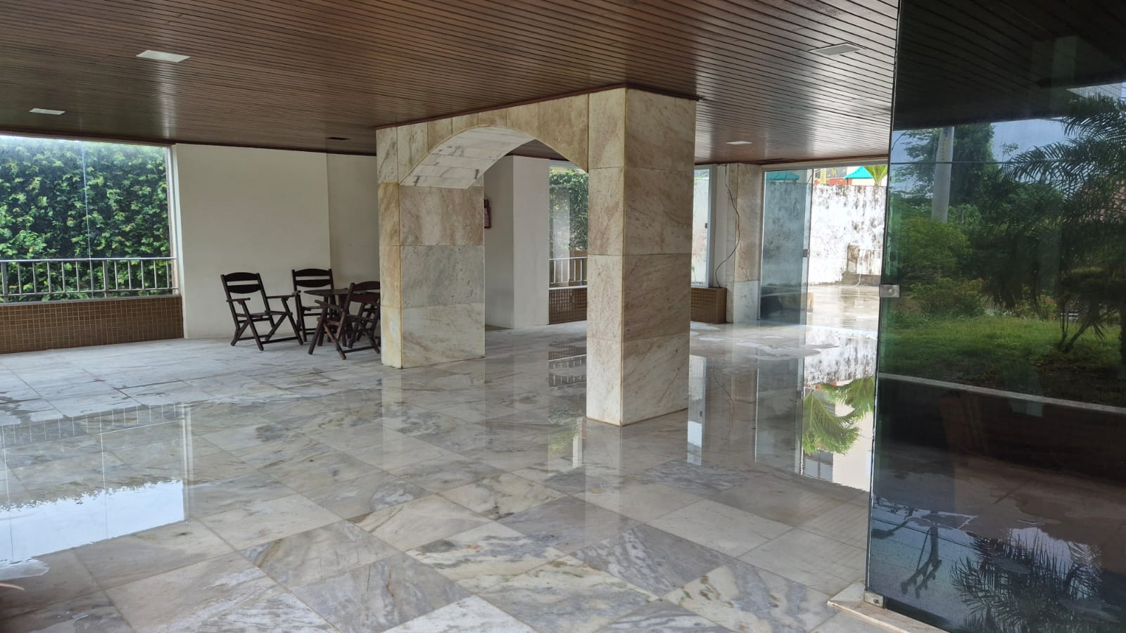 APARTAMENTO 3 QUARTOS SU&Iacute;TE VARANDA DEPEND&Ecirc;NCIA ELEVADOR  &Agrave; VENDA S&Atilde;O L&Aacute;ZARO FEDERA&Ccedil;&Atilde;O! Rua Professor Aristides Novis Salvador - 