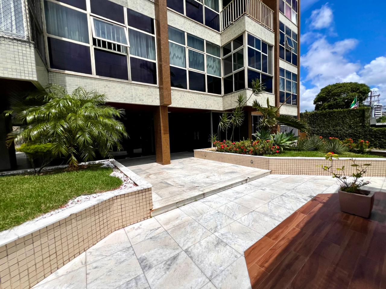 APARTAMENTO 3 QUARTOS SU&Iacute;TE VARANDA DEPEND&Ecirc;NCIA ELEVADOR  &Agrave; VENDA S&Atilde;O L&Aacute;ZARO FEDERA&Ccedil;&Atilde;O! Rua Professor Aristides Novis Salvador - 