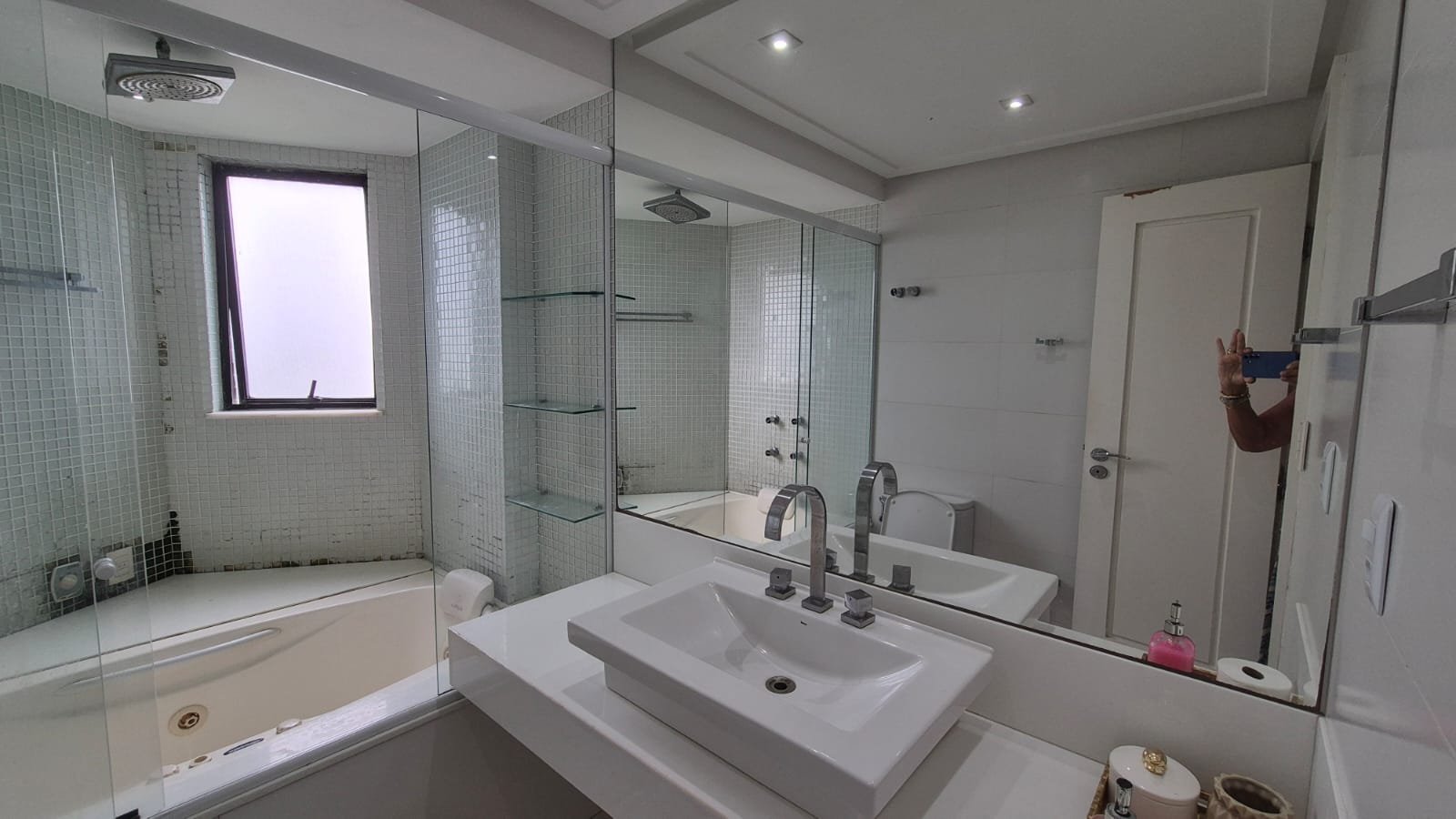 APARTAMENTO ALTO PADR&Atilde;O 4 QUARTOS 3 SU&Iacute;TES PISCINA ELEVADORES &Agrave; VENDA NO RIO VERMELHO! Rua Tamoios Salvador - 