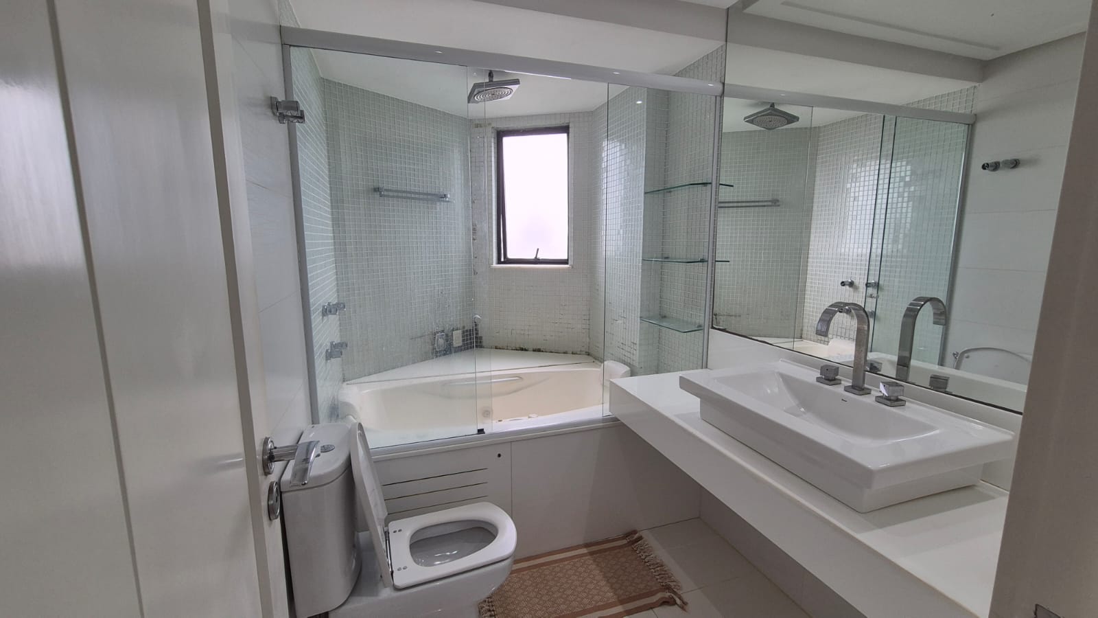APARTAMENTO ALTO PADR&Atilde;O 4 QUARTOS 3 SU&Iacute;TES PISCINA ELEVADORES &Agrave; VENDA NO RIO VERMELHO! Rua Tamoios Salvador - 