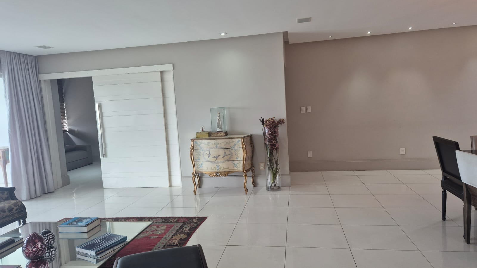 APARTAMENTO ALTO PADR&Atilde;O 4 QUARTOS 3 SU&Iacute;TES PISCINA ELEVADORES &Agrave; VENDA NO RIO VERMELHO! Rua Tamoios Salvador - 