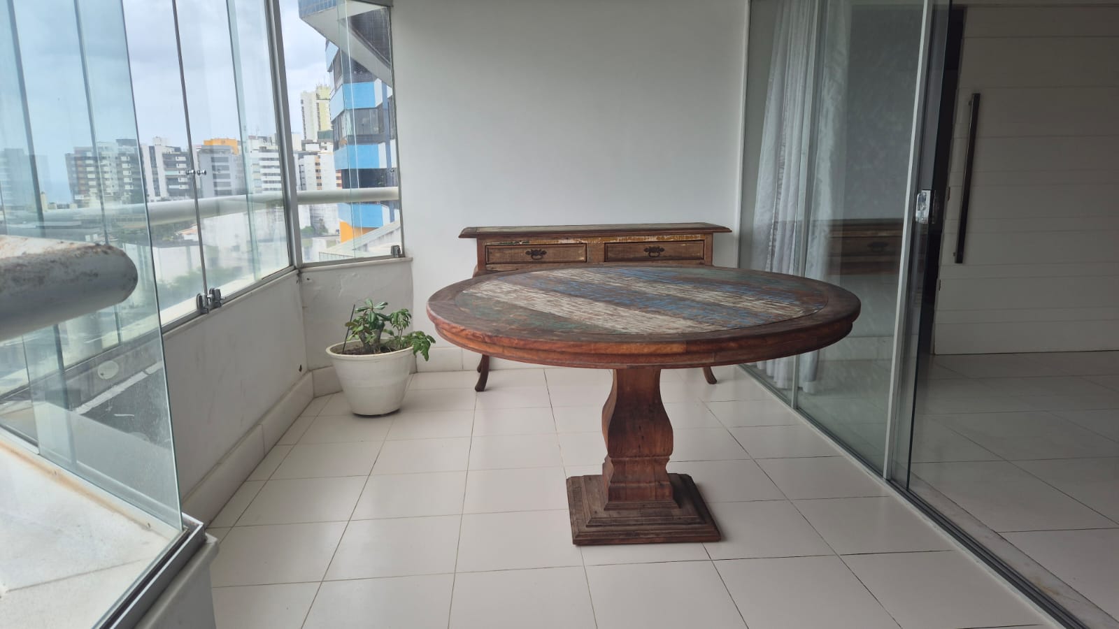 APARTAMENTO ALTO PADR&Atilde;O 4 QUARTOS 3 SU&Iacute;TES PISCINA ELEVADORES &Agrave; VENDA NO RIO VERMELHO! Rua Tamoios Salvador - 