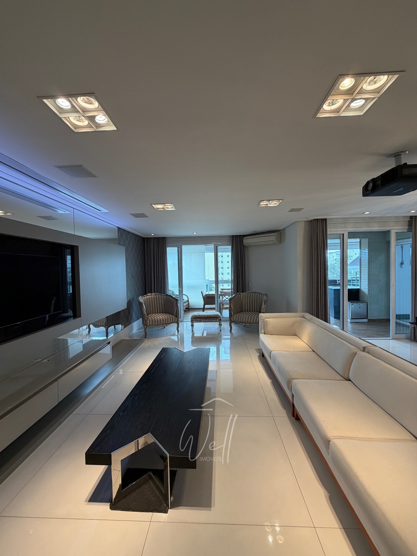 Apartamento mobiliado no Cond. Magestic 250m2 - 04 su&iacute;tes - 04 vagas  São Bernardo do Campo - 