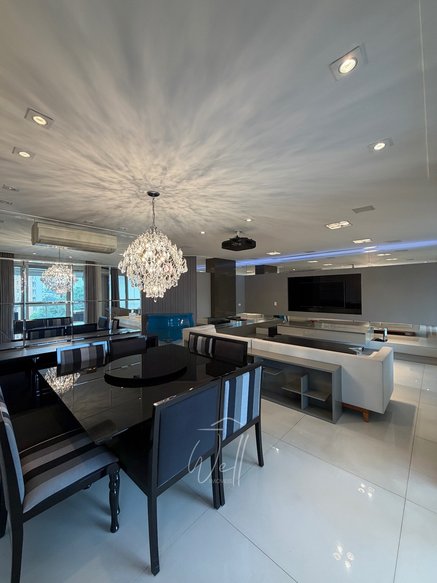 Apartamento mobiliado no Cond. Magestic 250m2 - 04 su&iacute;tes - 04 vagas  São Bernardo do Campo - 