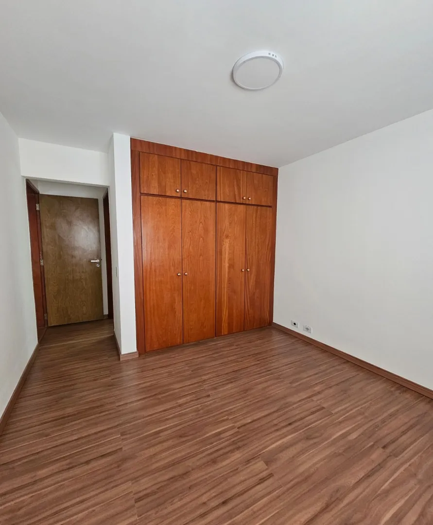 &Oacute;timo apartamento em fant&aacute;stica localiza&ccedil;&atilde;o com vista linda e livre Rua Nove de Julho - - 