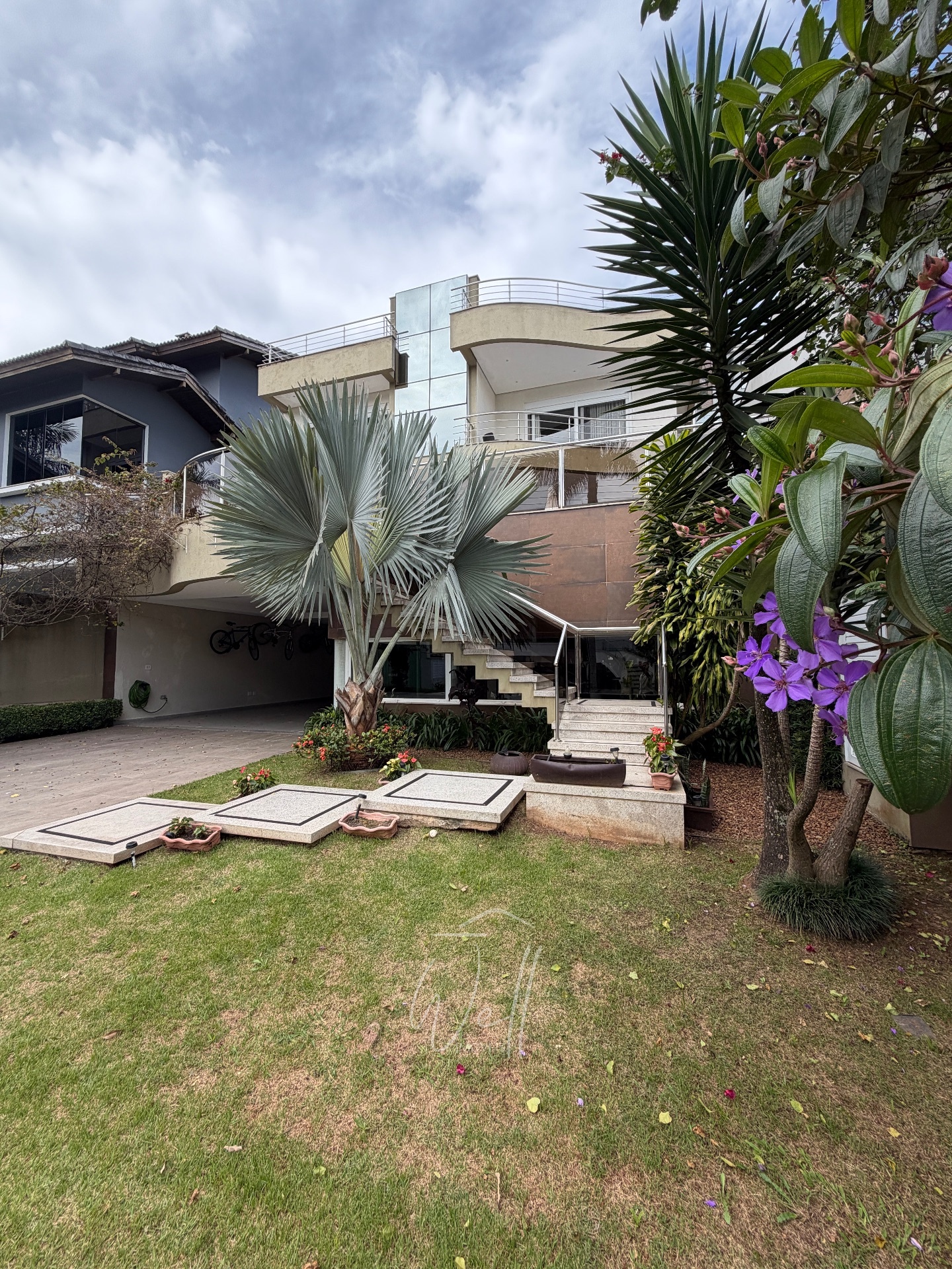 Mans&atilde;o com 750 m2 de &aacute;rea contruida no Condominio Swiss Park  05 Suites - 07 vagas Avenida Omar Daibert São Bernardo do Campo - 