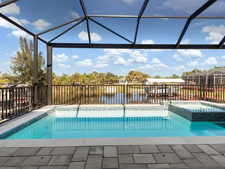 Casa contempor&acirc;nea &agrave; venda, no condom&iacute;nio South Gulf Cove, em Port Charlotte &ndash; Fl&oacute;rida  - - 