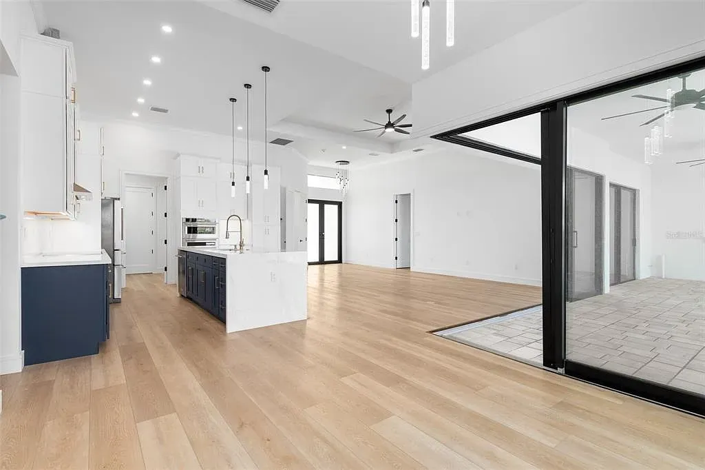 Casa contempor&acirc;nea &agrave; venda, no condom&iacute;nio South Gulf Cove, em Port Charlotte &ndash; Fl&oacute;rida  - - 