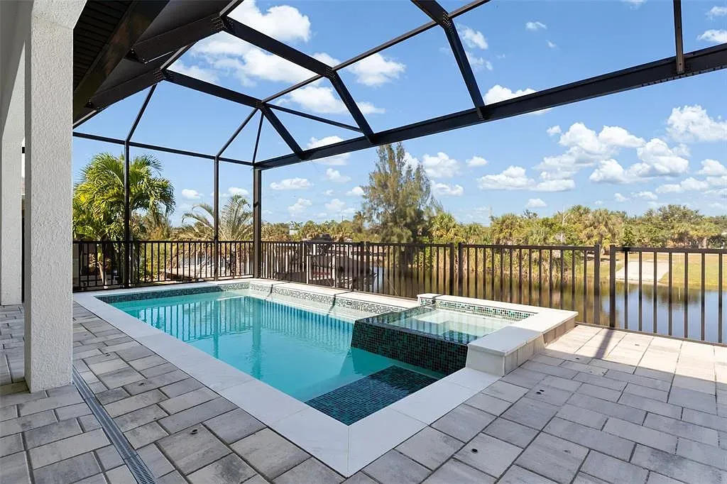 Casa contempor&acirc;nea &agrave; venda, no condom&iacute;nio South Gulf Cove, em Port Charlotte &ndash; Fl&oacute;rida  - - 