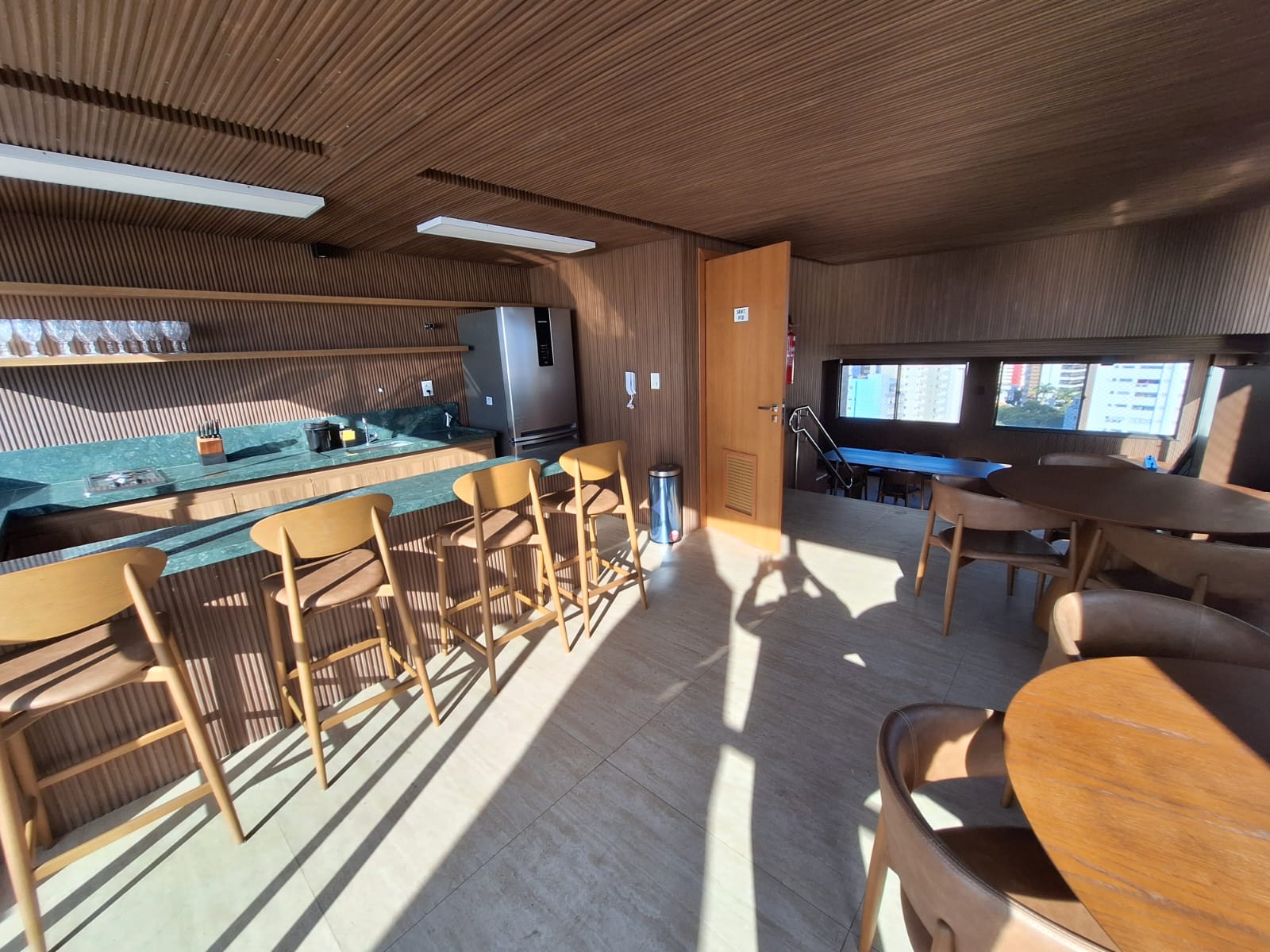 APARTAMENTO ALTO LUXO NOVO 3 SU&Iacute;TES VARANDA PISCINA ACADEMIA VISTA MAR &Agrave; VENDA NA BARRA! Avenida Sete de Setembro Salvador - 