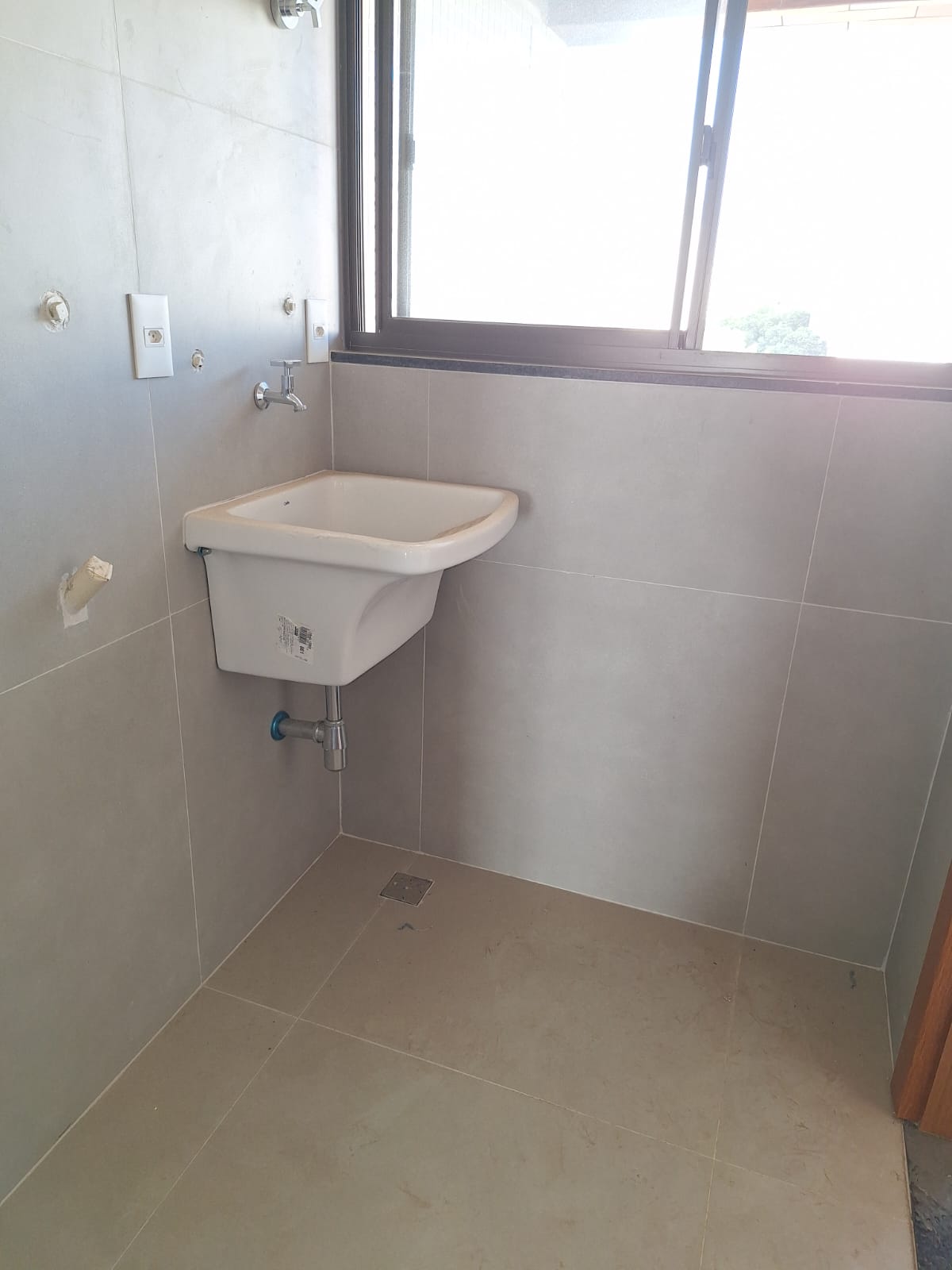 APARTAMENTO ALTO LUXO NOVO 3 SU&Iacute;TES VARANDA PISCINA ACADEMIA VISTA MAR &Agrave; VENDA NA BARRA! Avenida Sete de Setembro Salvador - 