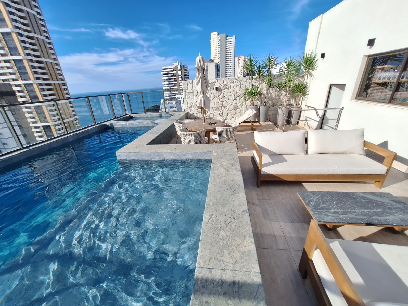 APARTAMENTO ALTO LUXO NOVO 3 SU&Iacute;TES VARANDA PISCINA ACADEMIA VISTA MAR &Agrave; VENDA NA BARRA! Avenida Sete de Setembro Salvador - 