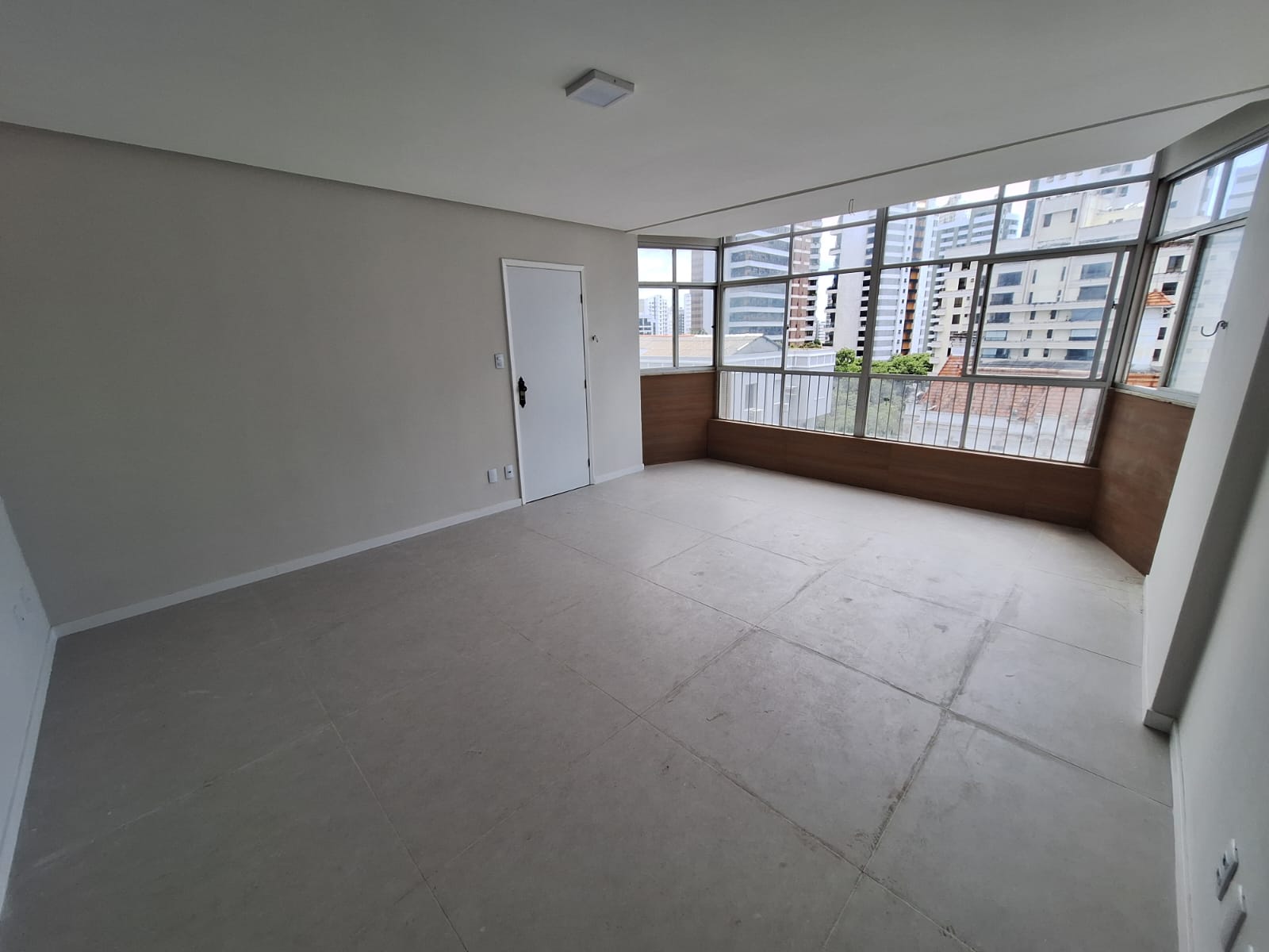 APARTAMENTO 2 QUARTOS SU&Iacute;TE VARANDA DEPEND&Ecirc;NCIA NASCENTE GARAGEM ELEVADOR PORTARIA 24h Rua da Graça Salvador - 