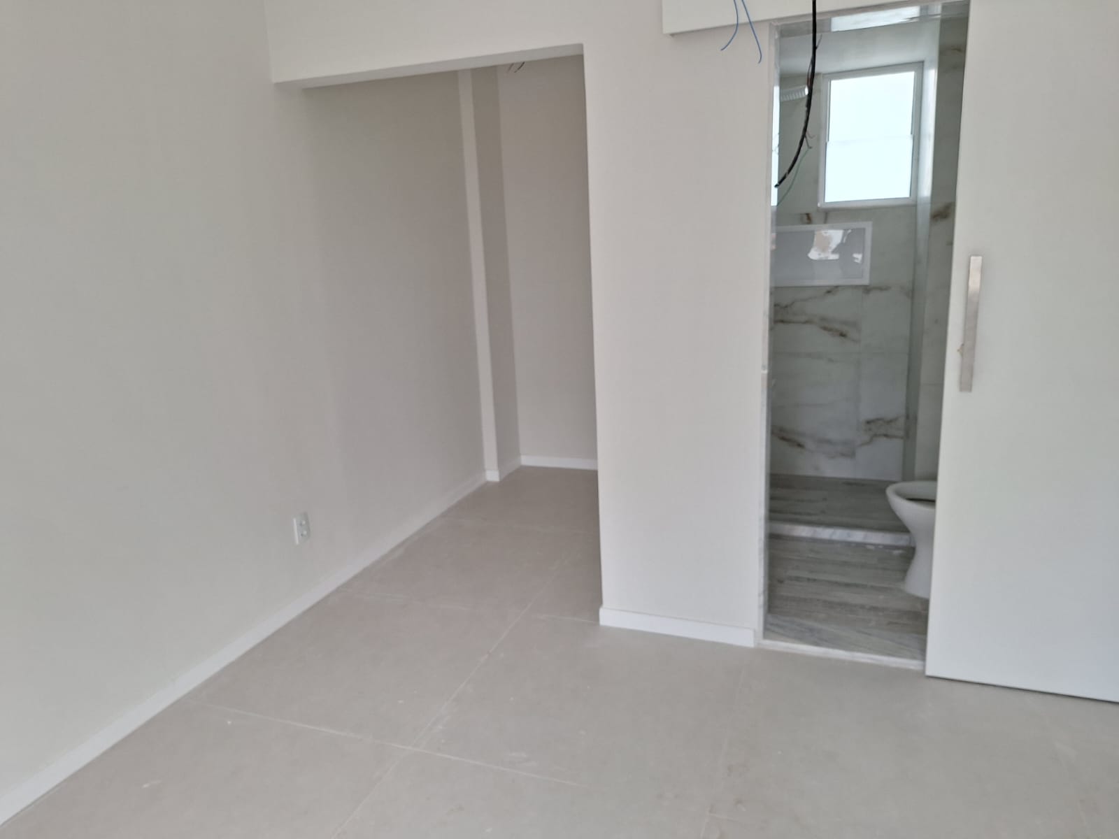 APARTAMENTO 2 QUARTOS SU&Iacute;TE VARANDA DEPEND&Ecirc;NCIA NASCENTE GARAGEM ELEVADOR PORTARIA 24h Rua da Graça Salvador - 