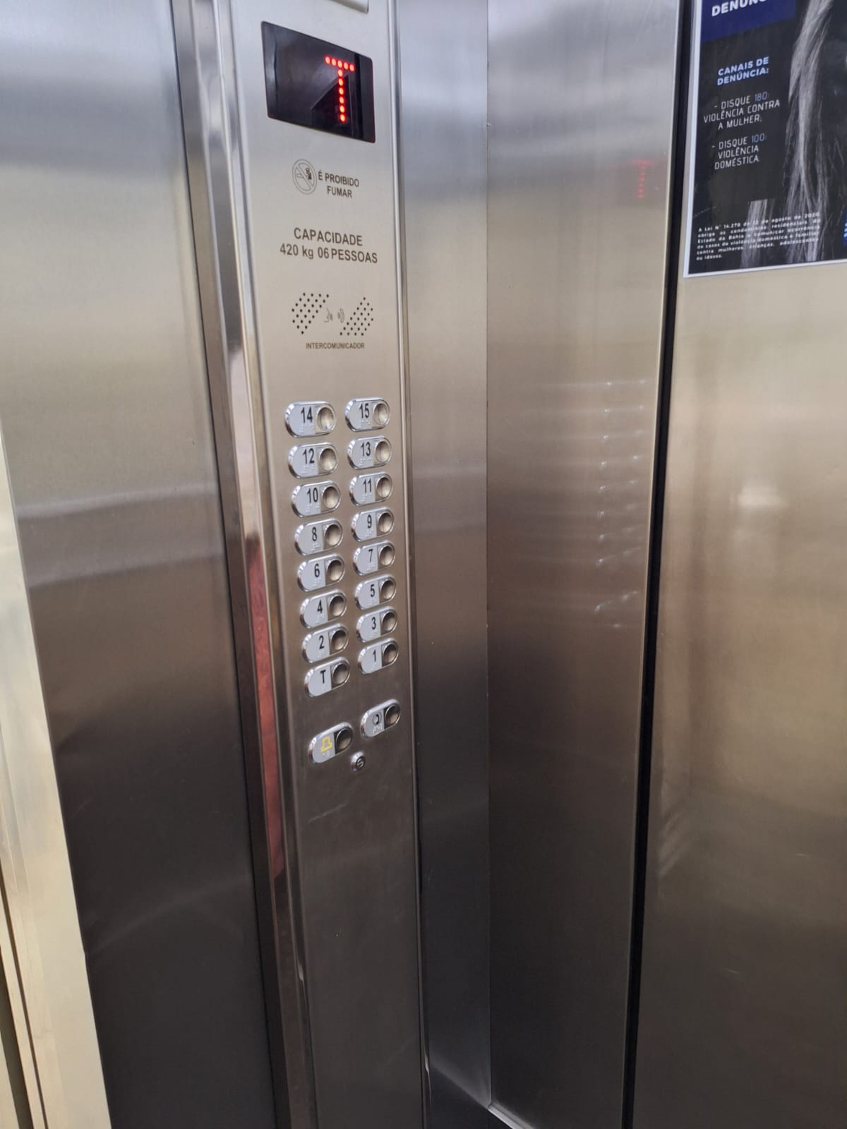 APARTAMENTO 2 QUARTOS SU&Iacute;TE VARANDA DEPEND&Ecirc;NCIA NASCENTE GARAGEM ELEVADOR PORTARIA 24h Rua da Graça Salvador - 