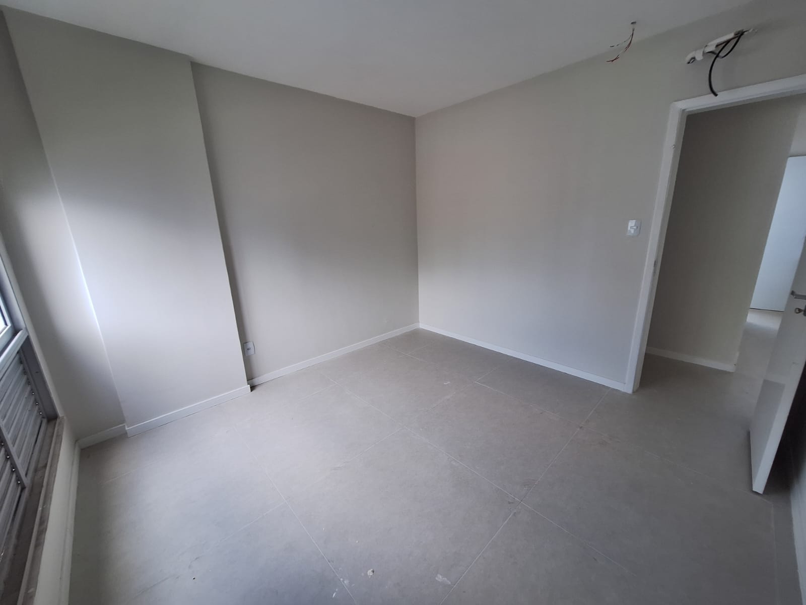 APARTAMENTO 2 QUARTOS SU&Iacute;TE VARANDA DEPEND&Ecirc;NCIA NASCENTE GARAGEM ELEVADOR PORTARIA 24h Rua da Graça Salvador - 