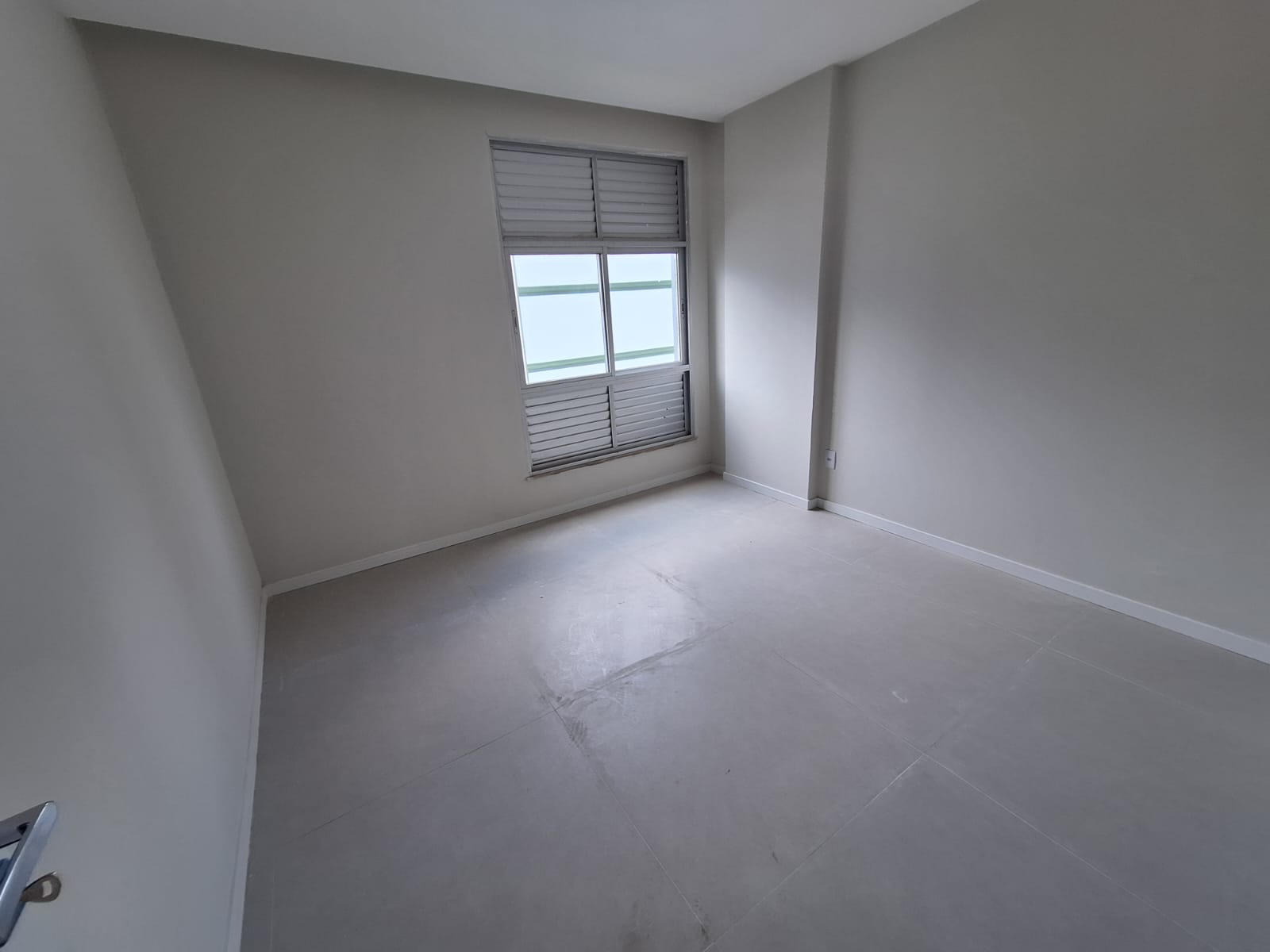 APARTAMENTO 2 QUARTOS SU&Iacute;TE VARANDA DEPEND&Ecirc;NCIA NASCENTE GARAGEM ELEVADOR PORTARIA 24h Rua da Graça Salvador - 