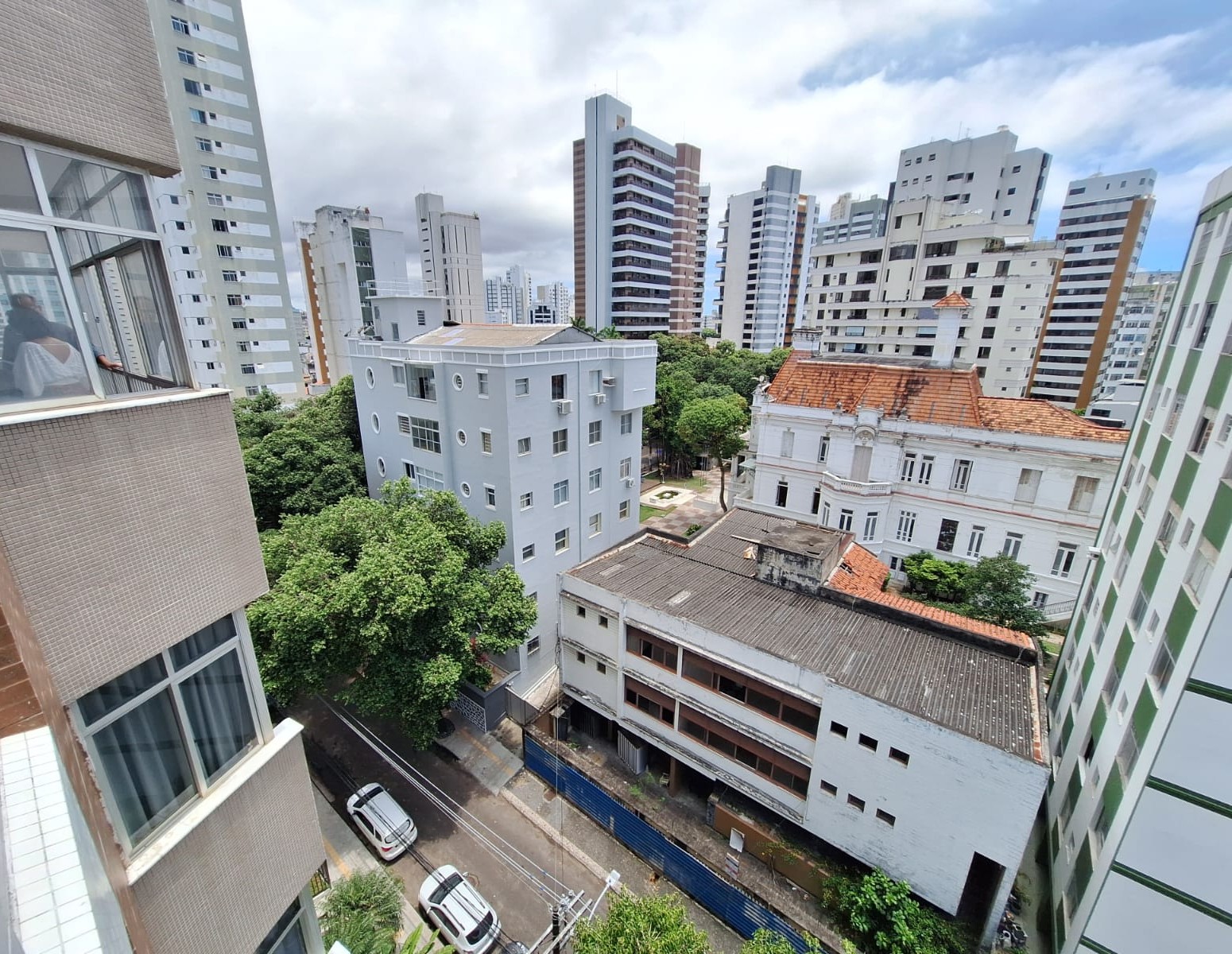 APARTAMENTO 2 QUARTOS SU&Iacute;TE VARANDA DEPEND&Ecirc;NCIA NASCENTE GARAGEM ELEVADOR PORTARIA 24h Rua da Graça Salvador - 