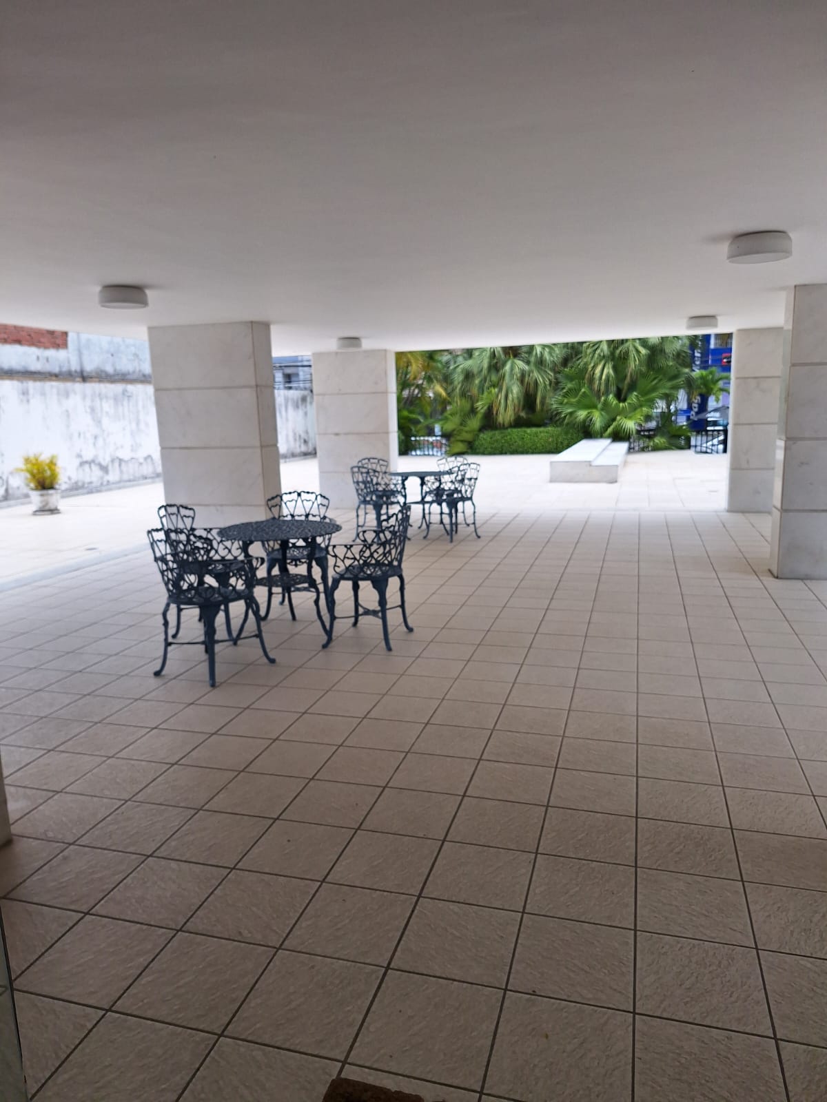 APARTAMENTO 2 QUARTOS SU&Iacute;TE VARANDA DEPEND&Ecirc;NCIA NASCENTE GARAGEM ELEVADOR PORTARIA 24h Rua da Graça Salvador - 