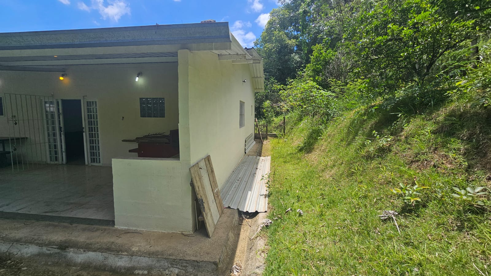 Ch&aacute;cara com 800 m&sup2; a venda em S&atilde;o Jos&eacute; dos Campos - SP  São José dos Campos - 