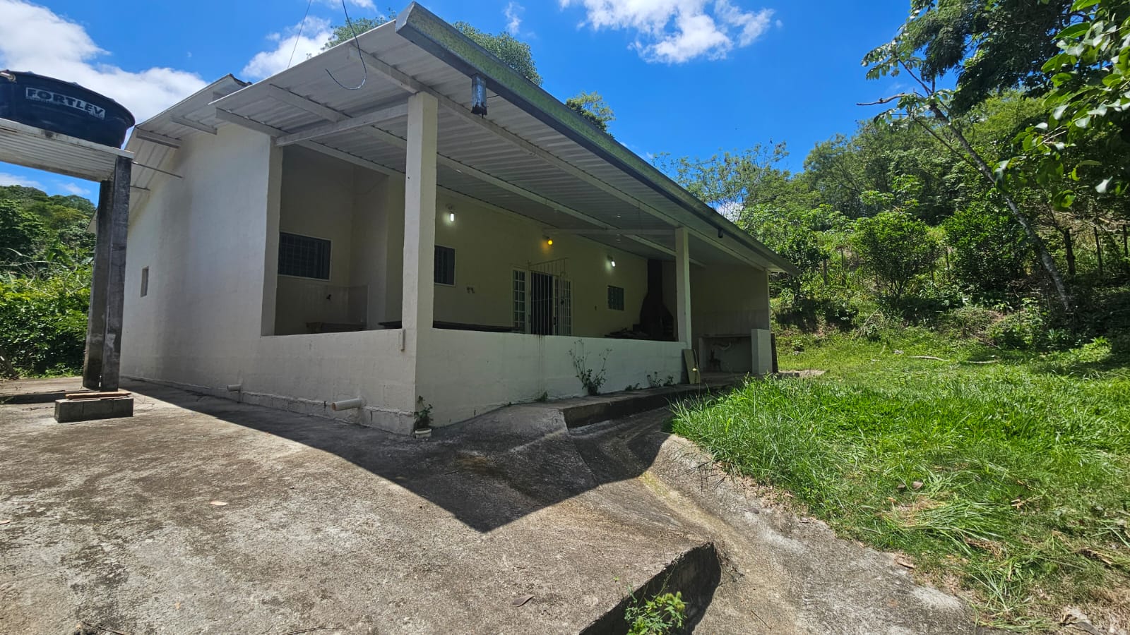 Ch&aacute;cara com 800 m&sup2; a venda em S&atilde;o Jos&eacute; dos Campos - SP  São José dos Campos - 