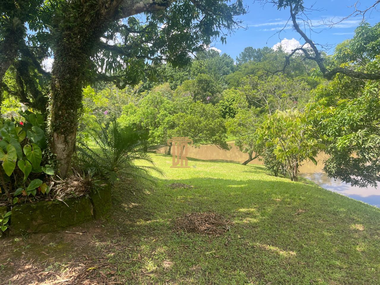 Sitio em Guararema com &oacute;tima localiza&ccedil;&atilde;o  Guararema - 